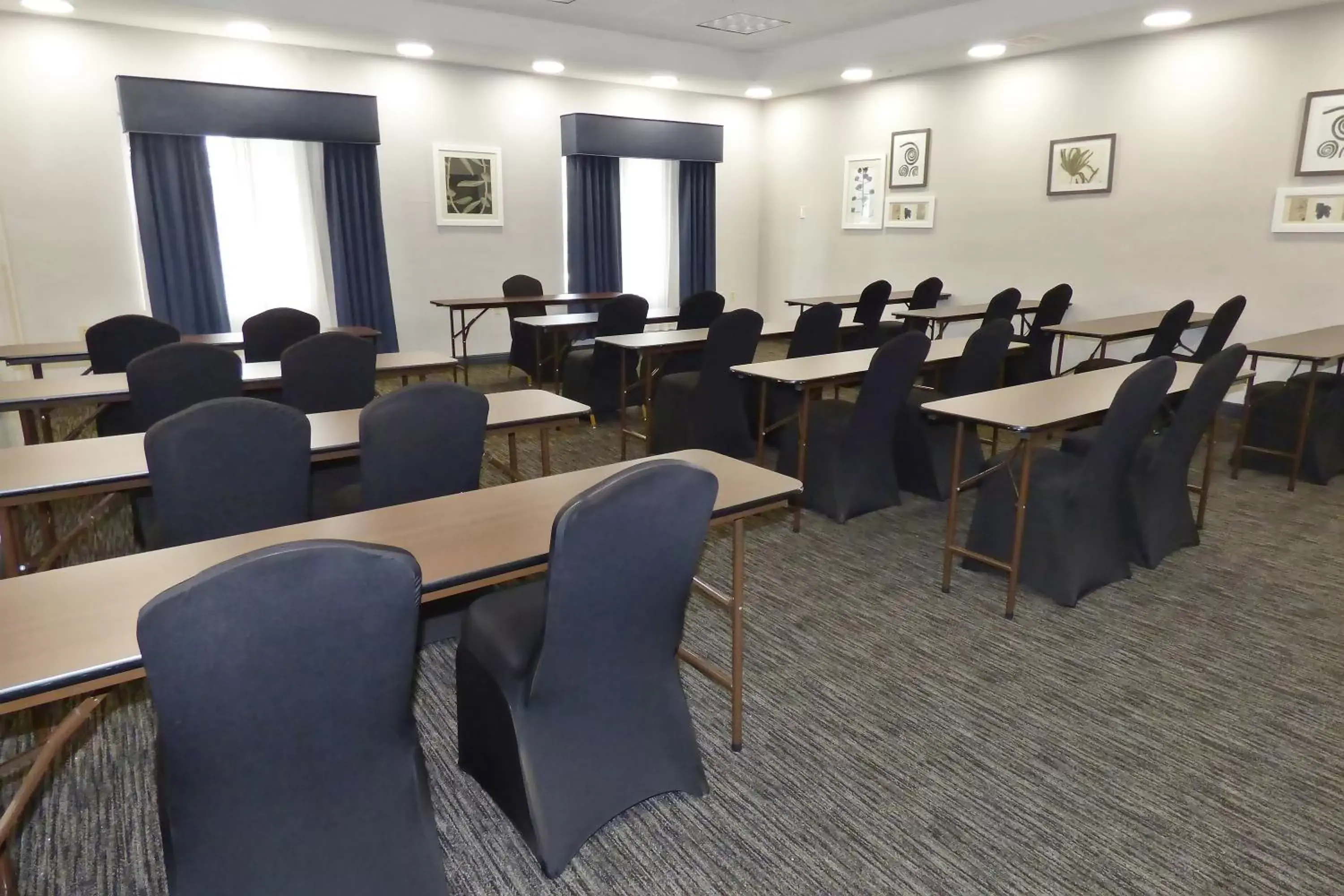 Meeting/conference room in Country Inn & Suites by Radisson, Tampa/Brandon, FL