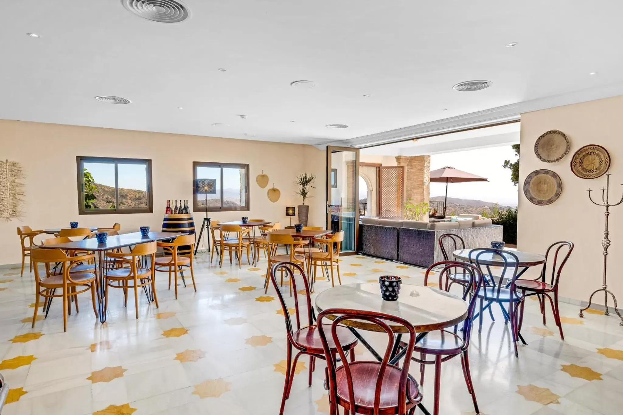Lounge or bar, Restaurant/Places to Eat in Hotel Castillo de Monda
