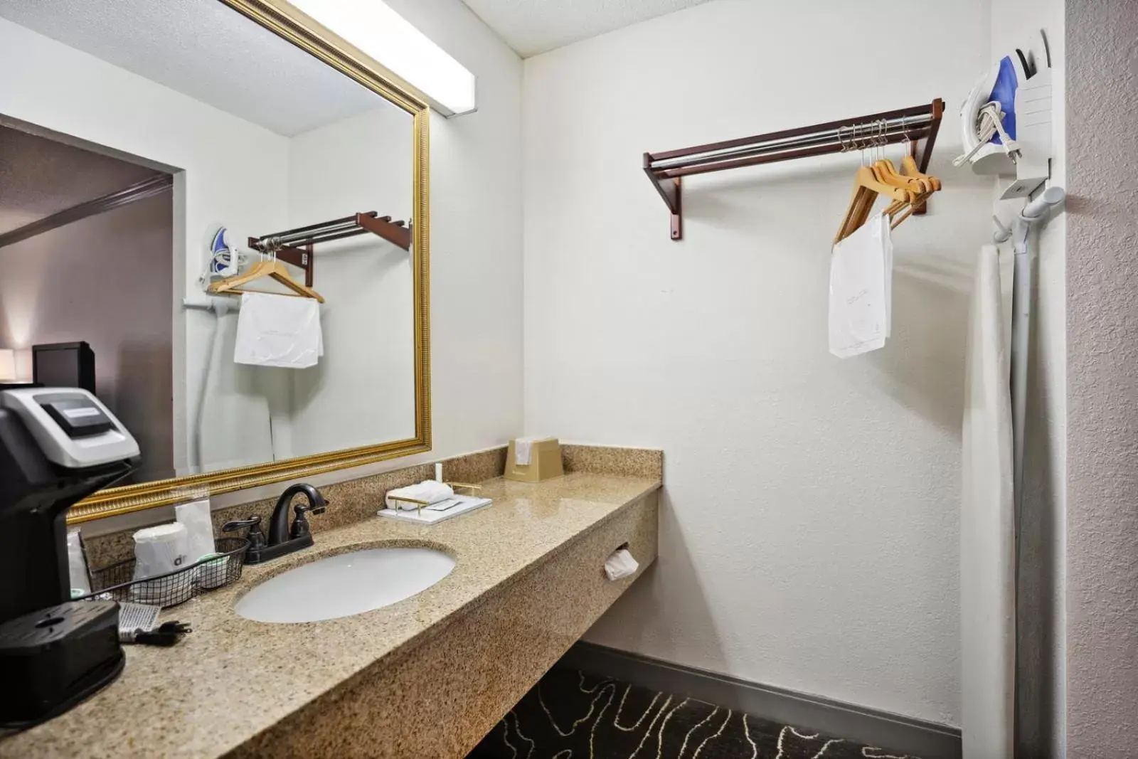 Bathroom in The Guest Lodge Gainesville