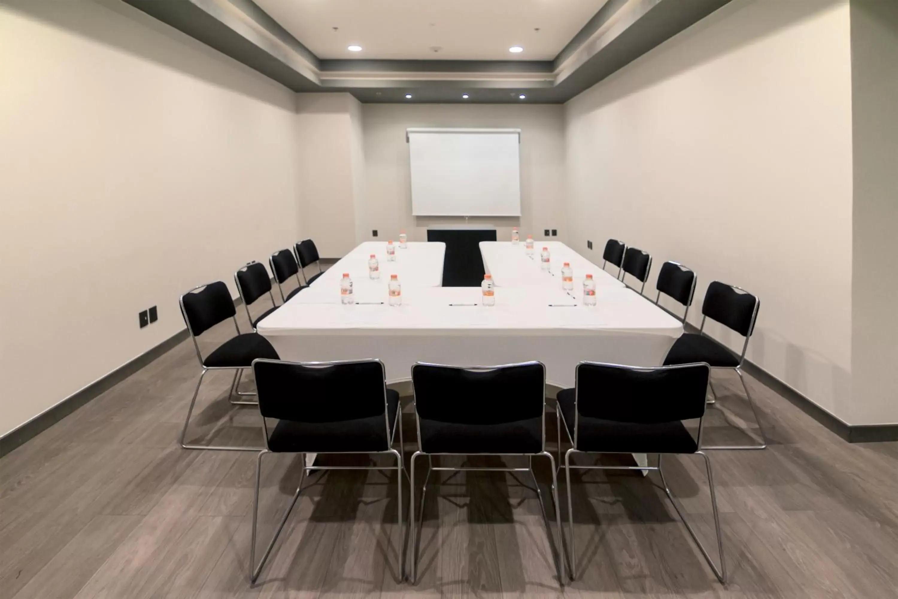 Meeting/conference room in City Express Plus by Marriott Mundo E