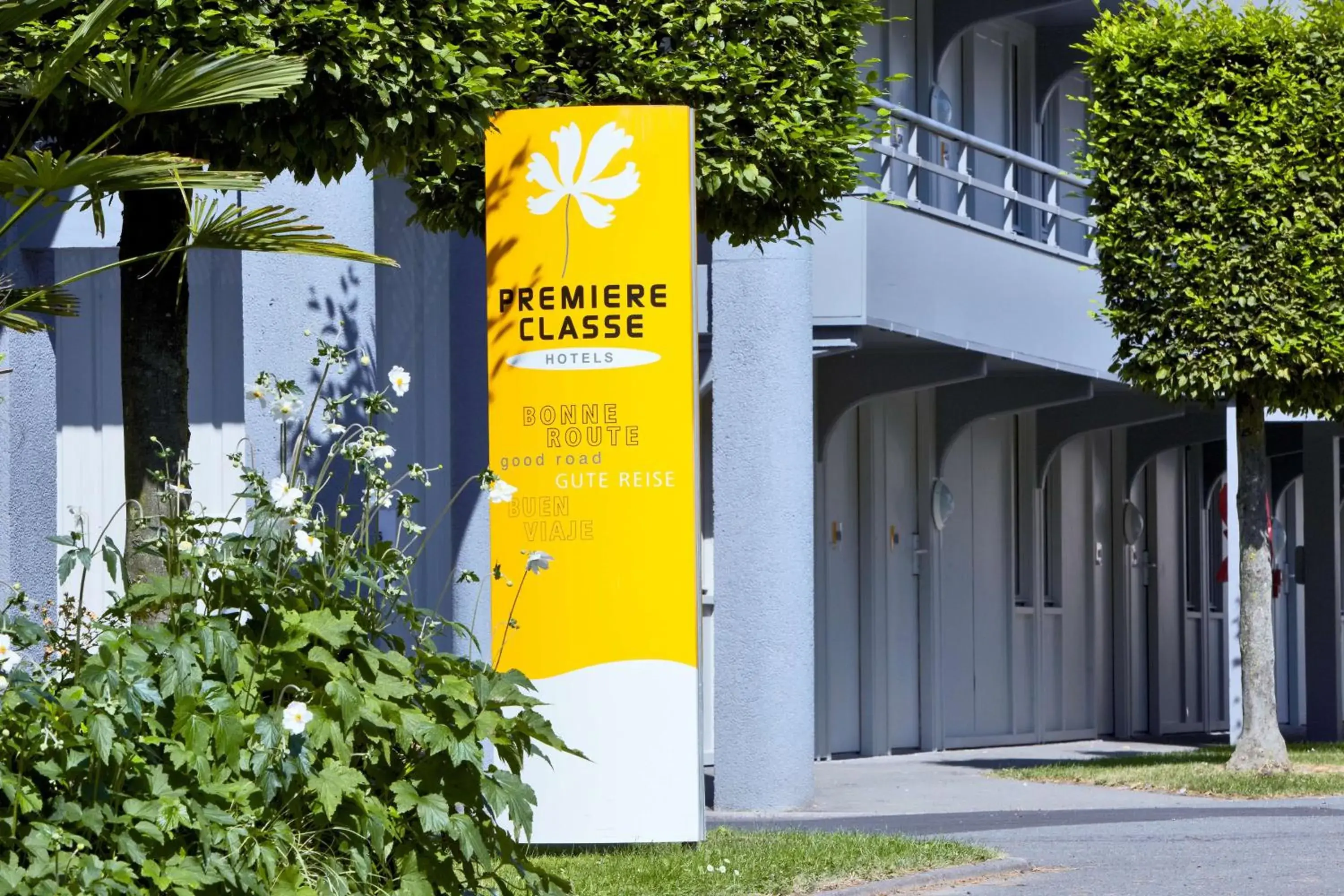 Facade/entrance in Premiere Classe Grenoble Nord Moirans