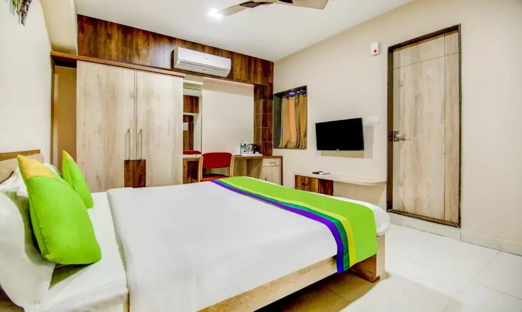 Deluxe Double or Twin Room in The Tripti Hotel & Banquets Deluxe Double or Twin Room in The Tripti Hotel & Banquets