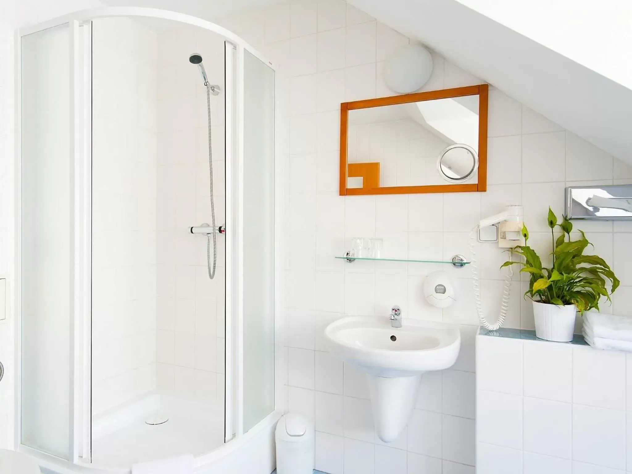 Bathroom in Cloister Inn Hotel