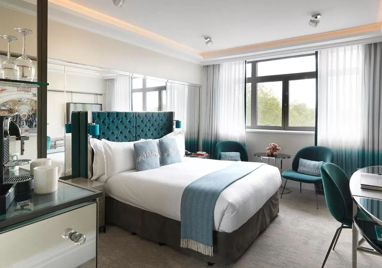 Bedroom, Bed in The Athenaeum Hotel & Residences
