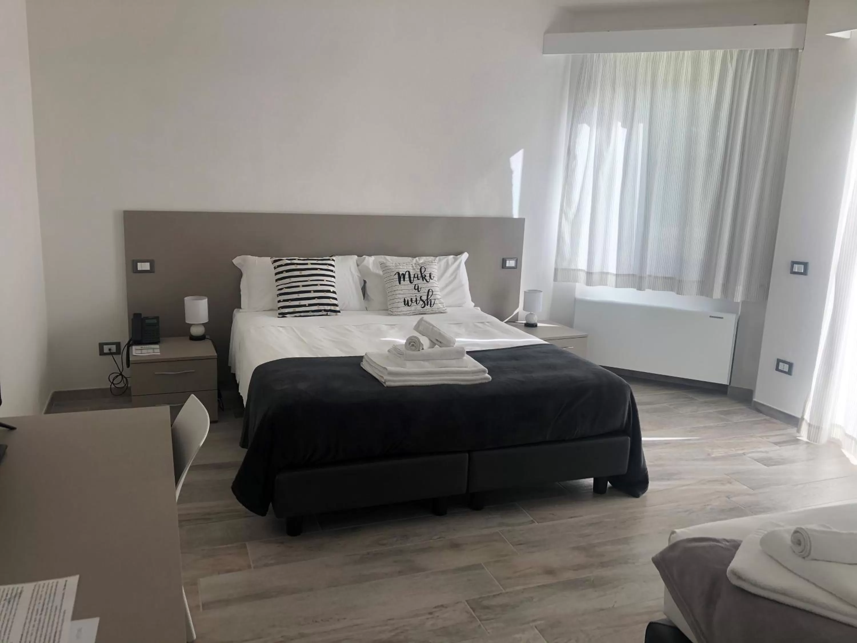 Photo of the whole room, Bed in Regia Hotel