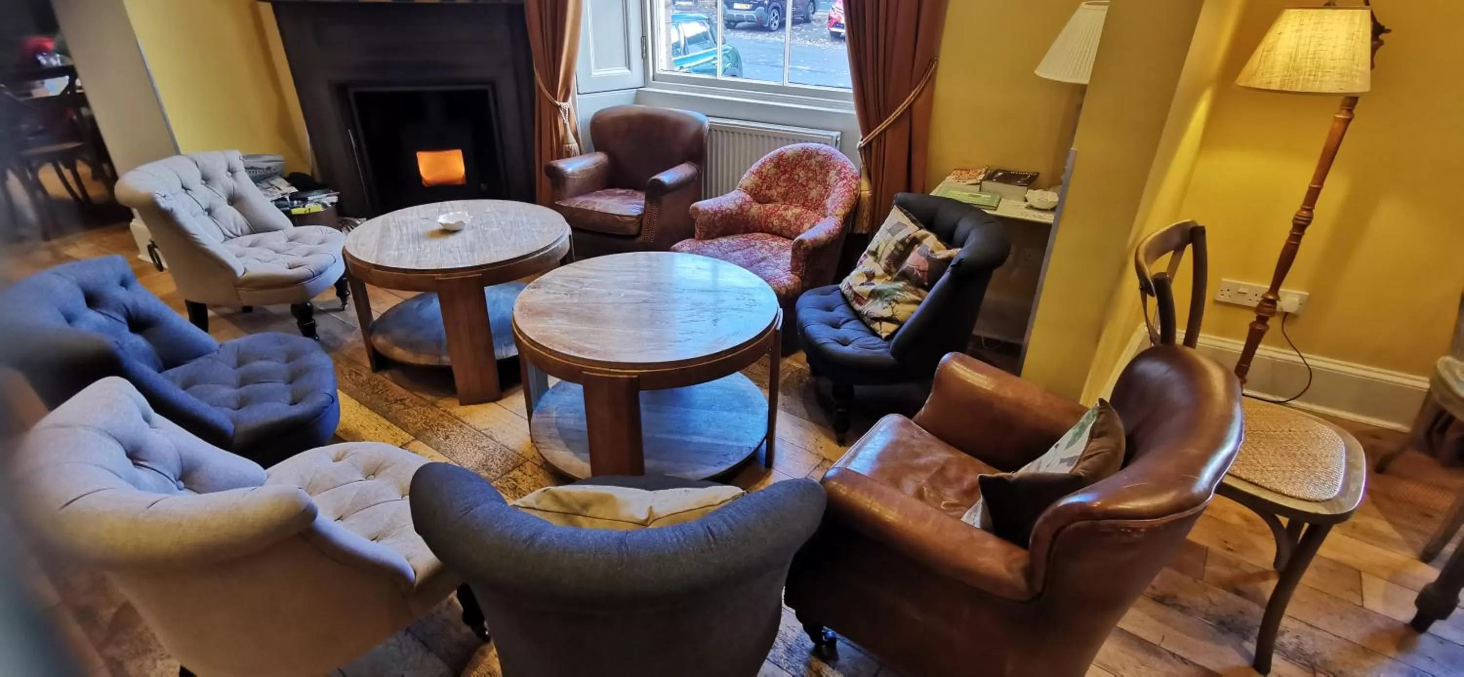 Living room in Buccleuch and Queensberry Arms Hotel