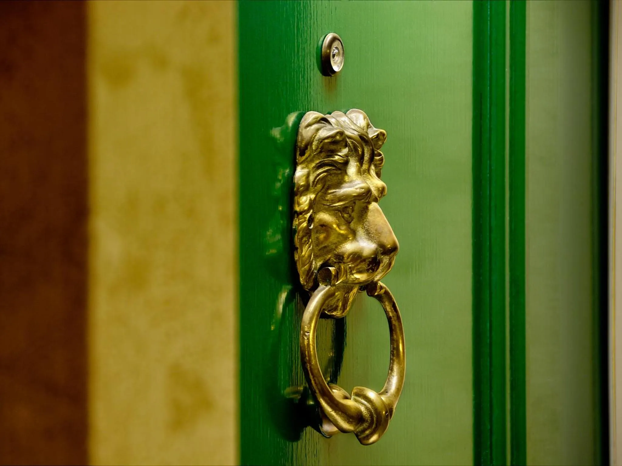 Decorative detail in Royal Scot Hotel & Suites