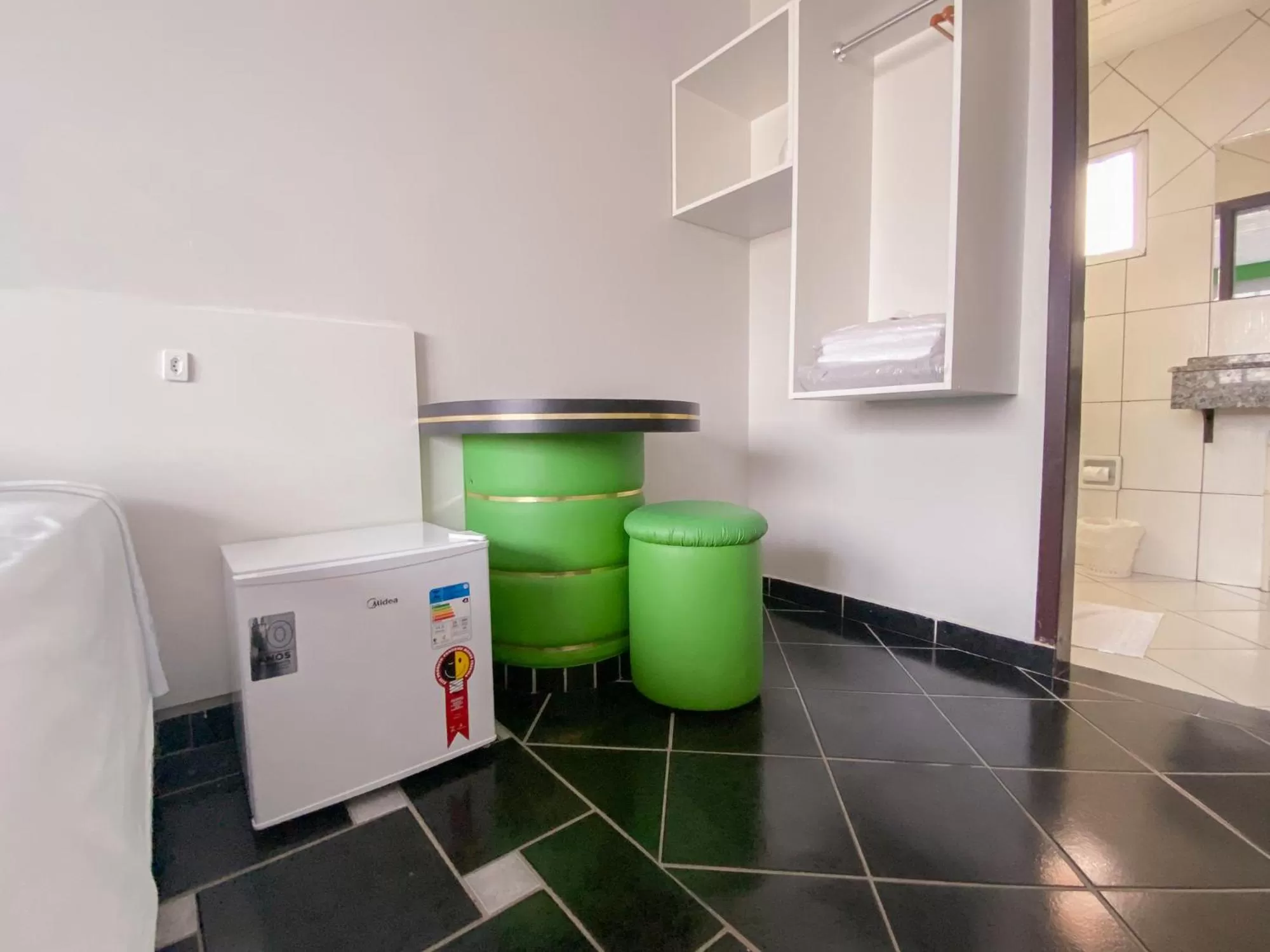 Photo of the whole room, Bathroom in GUINZA