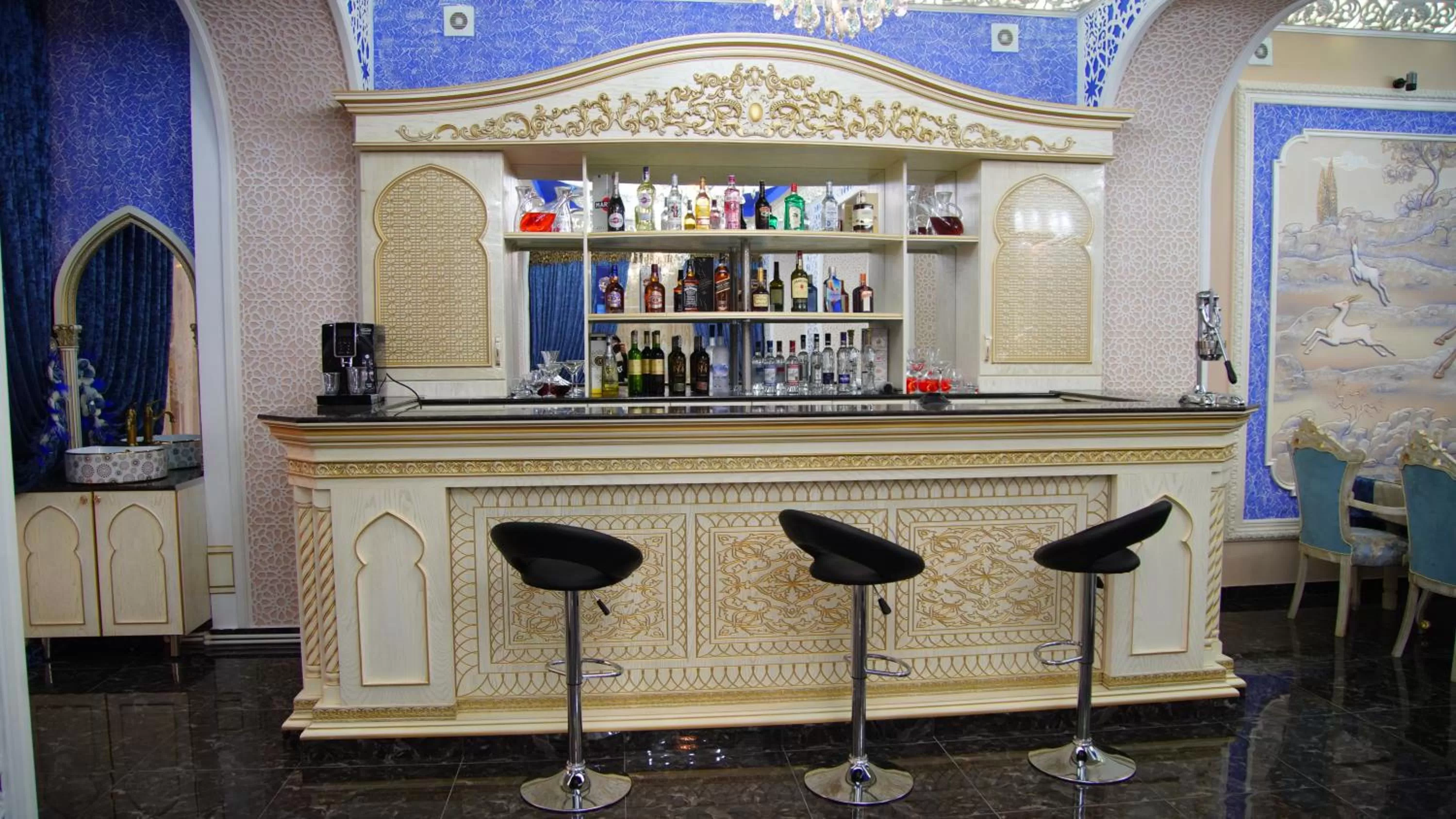 Nightclub / DJ in Sumaya Hotel