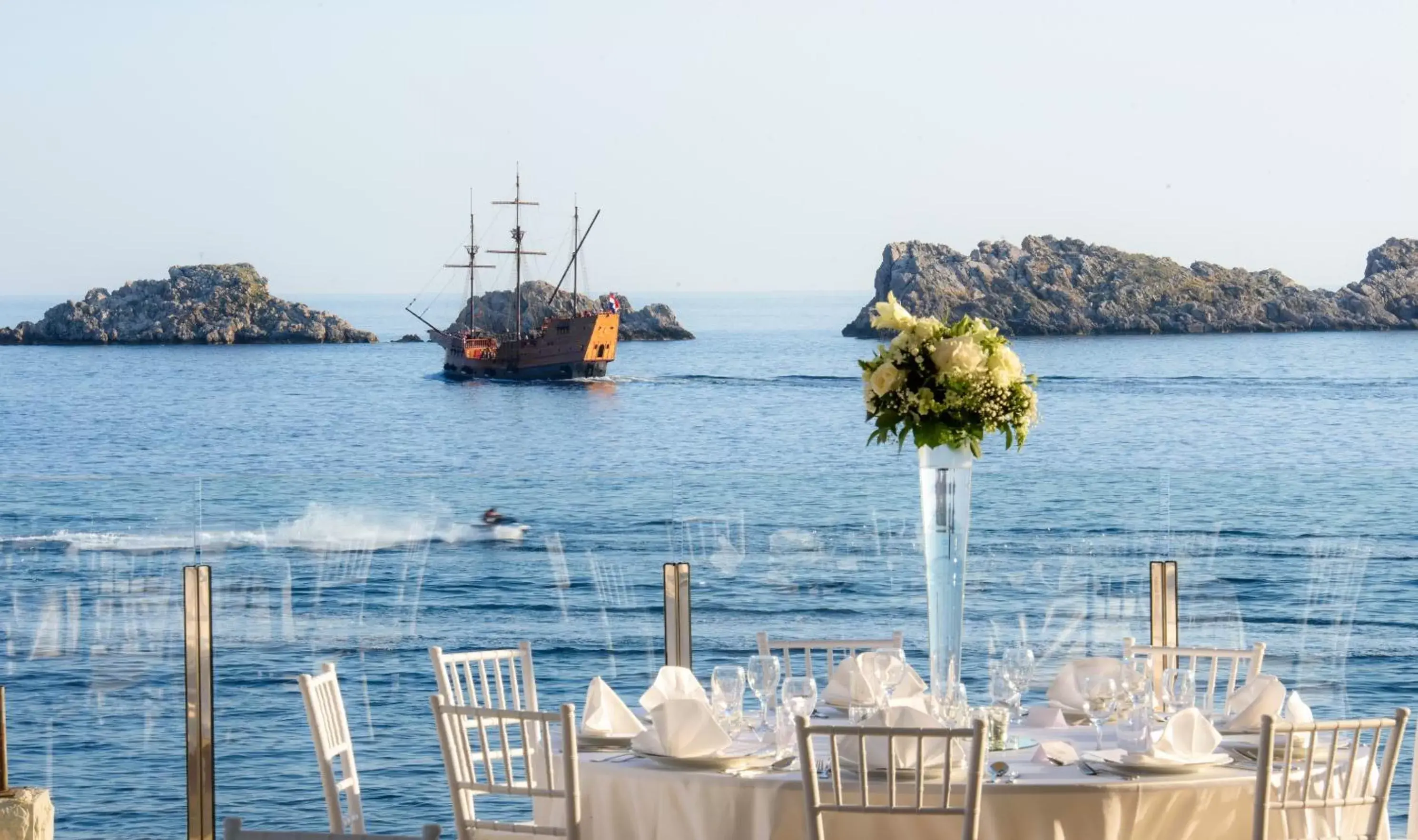 Restaurant/places to eat in Royal Blue Hotel Restaurant/places to eat in Royal Blue Hotel