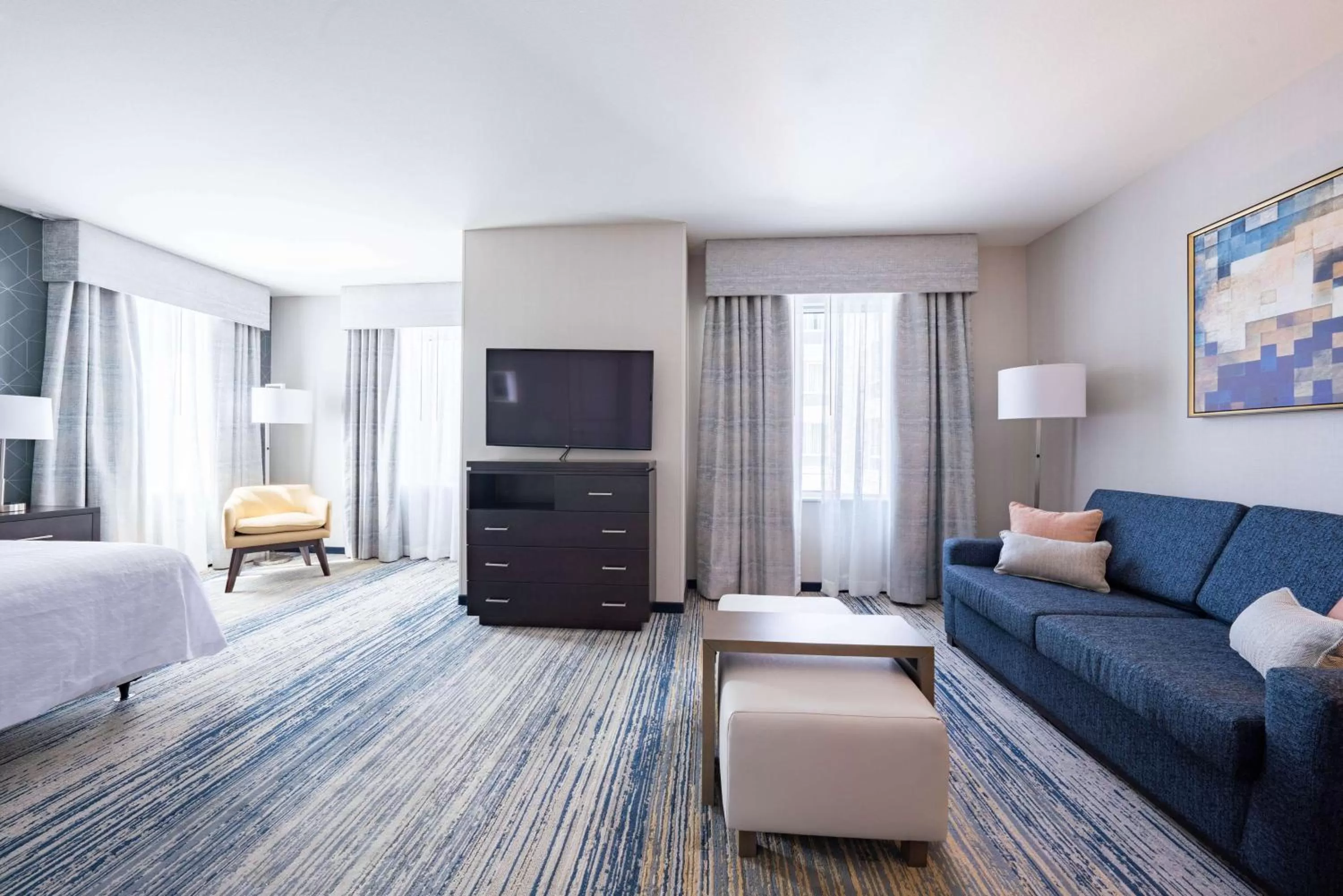 Living room, Bed in Homewood Suites By Hilton Sunnyvale-Silicon Valley, Ca