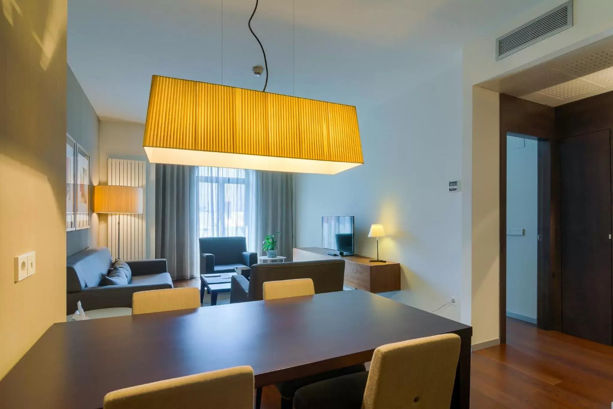 Living room, Dining Area in Hotel Cismigiu