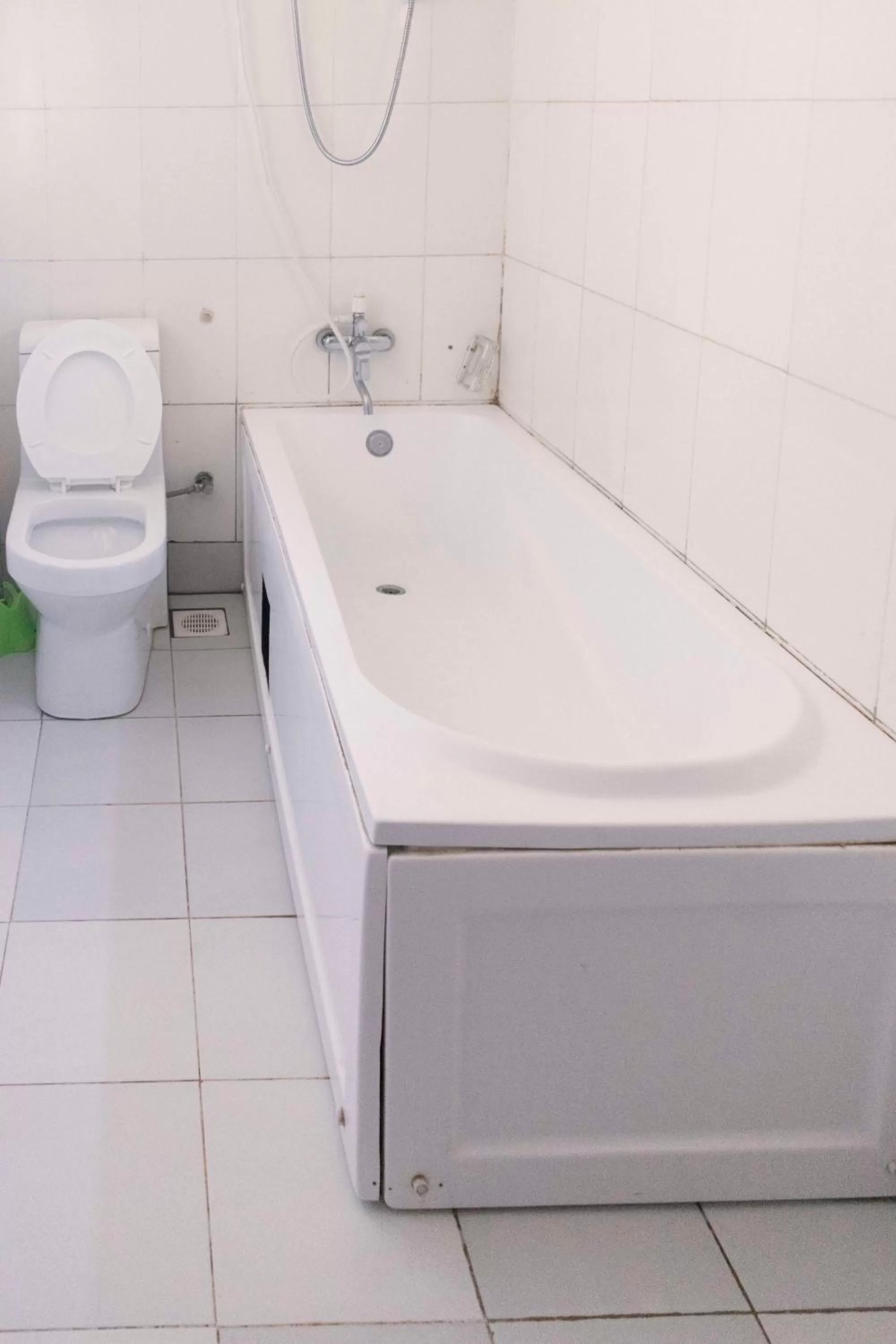 Toilet in Sunrise Hotel Kampala