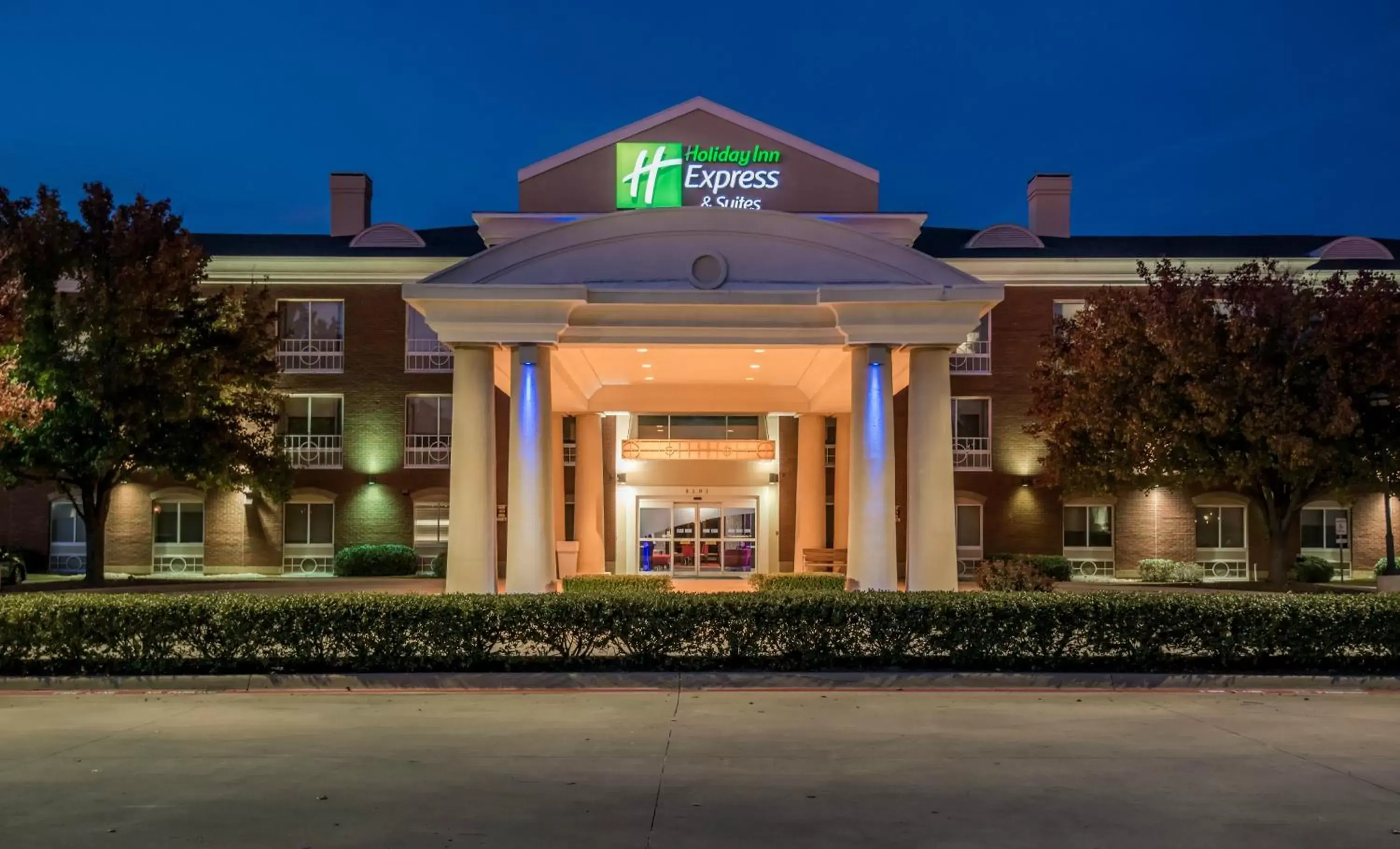 Property Building in Holiday Inn Express Hotel & Suites Dallas-North Tollway/North Plano, an IHG Hotel