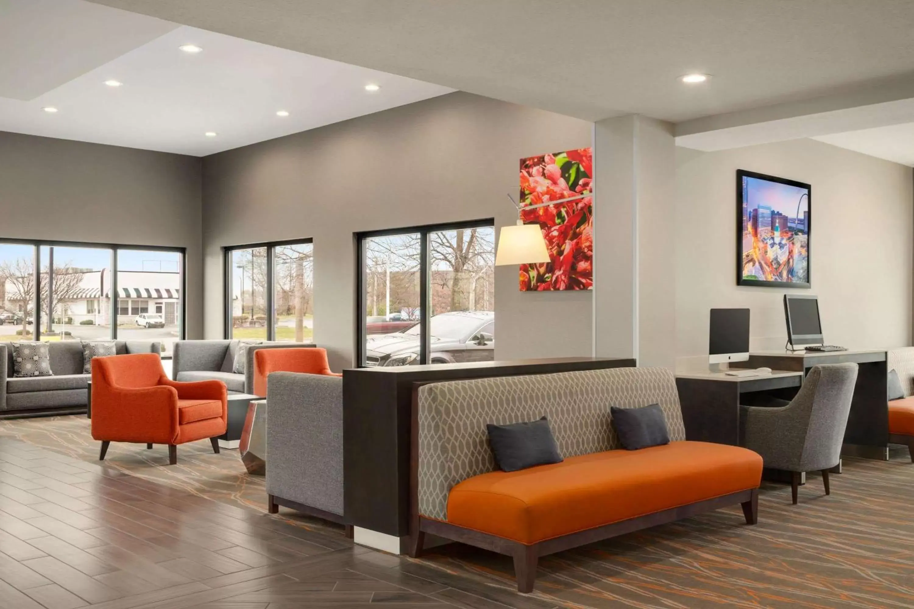 Lobby or reception, Seating Area in La Quinta Inn & Suites by Wyndham St Louis Route 66