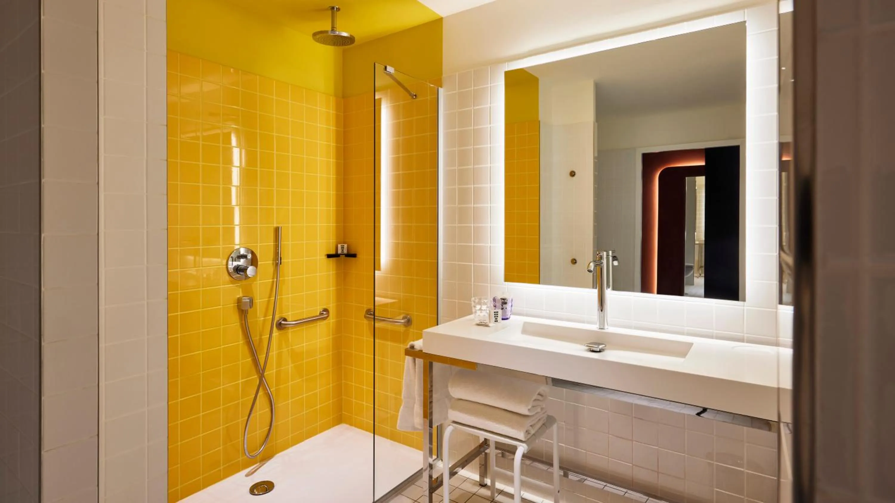 Bathroom in Mama Shelter Paris La Défense