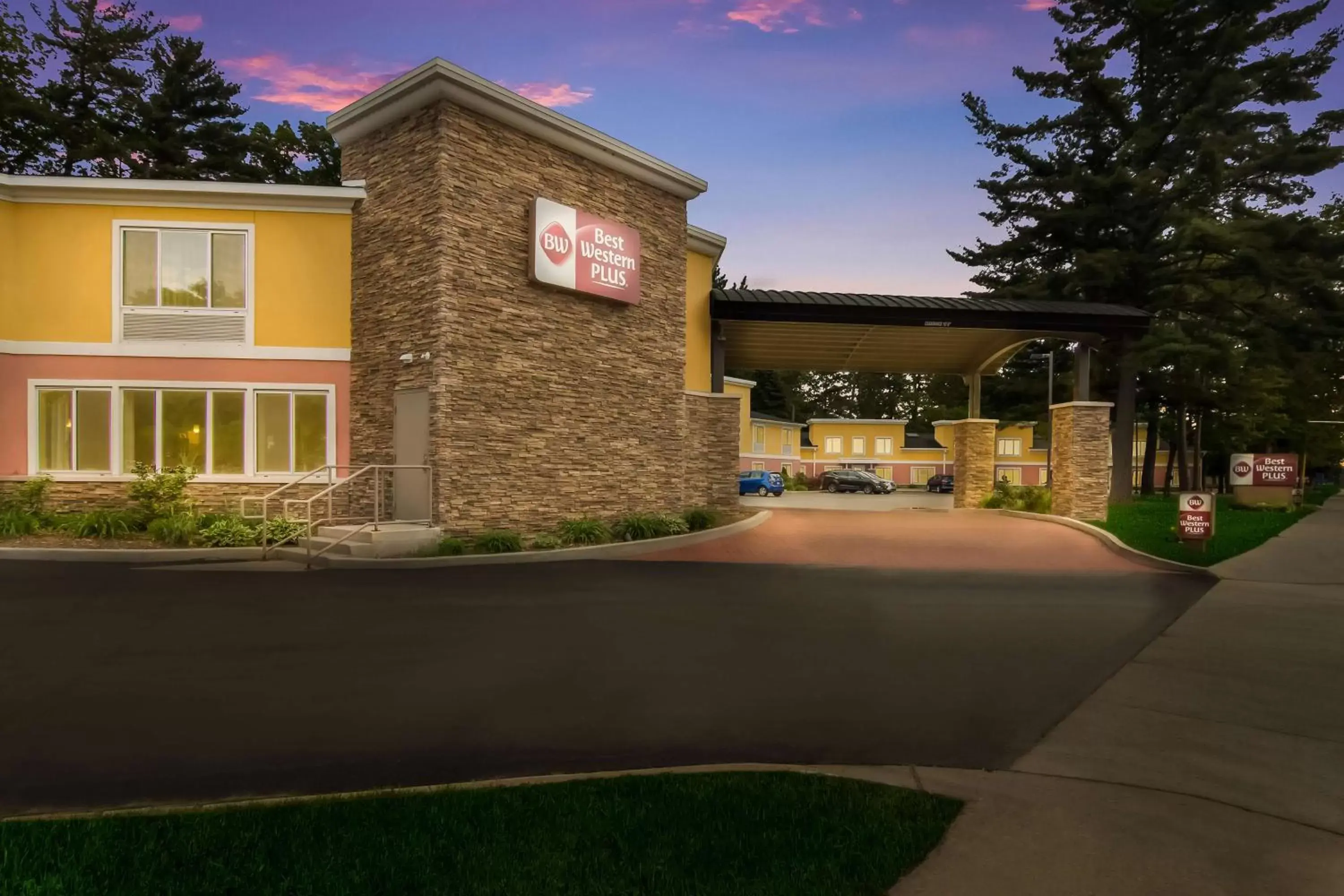 Property Building in Best Western Plus Traverse City