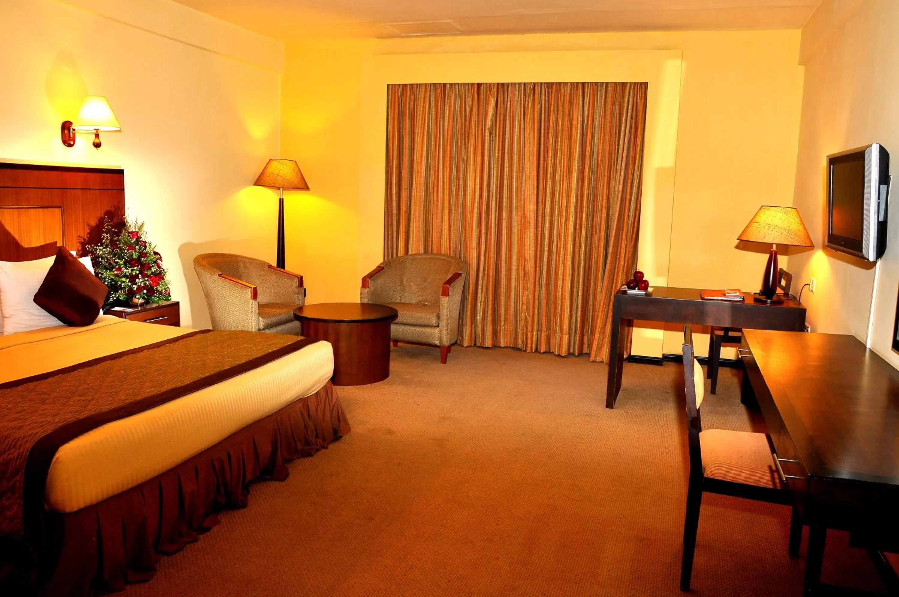 King Suite with Complementary Airport Pickup in Ramada Katunayake