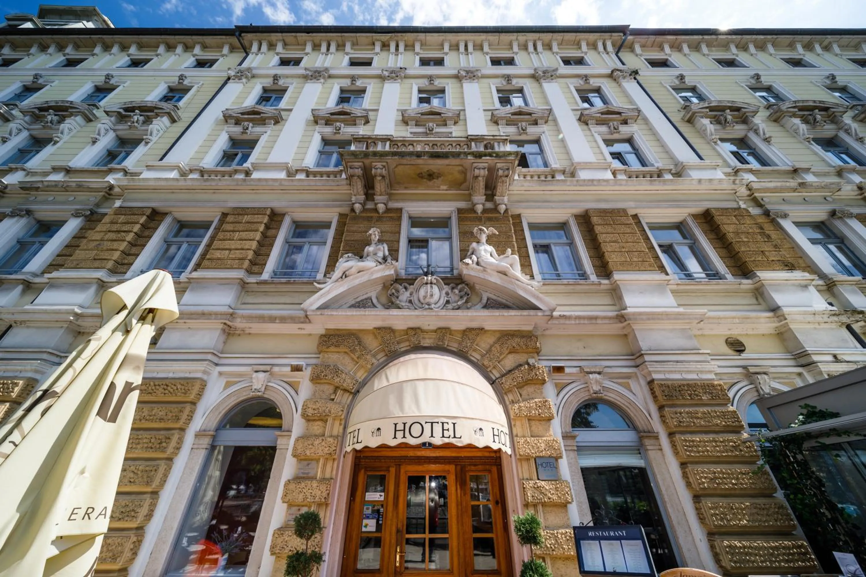 Facade/entrance in Hotel Continental