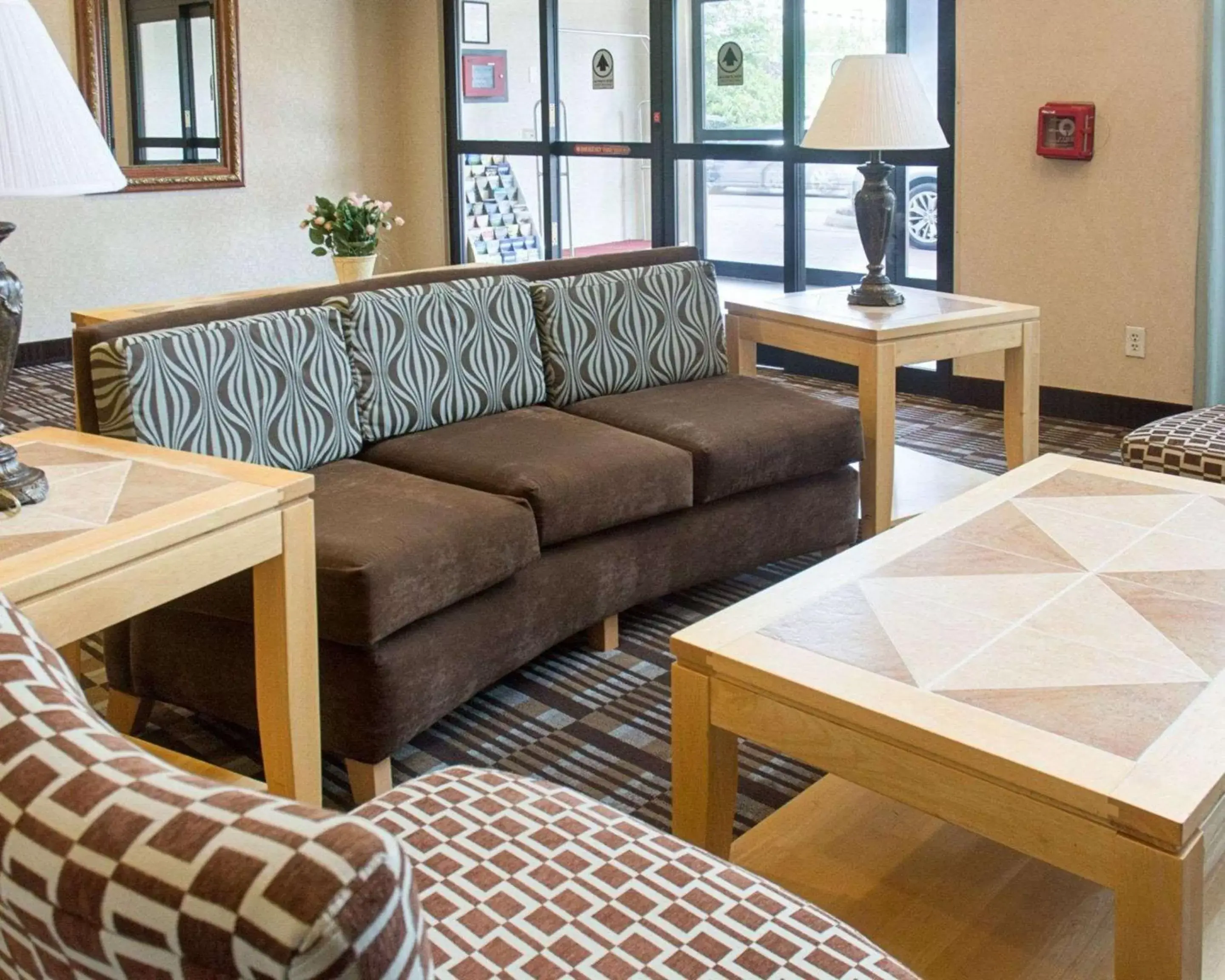 Lobby or reception, Seating Area in Quality Inn & Suites