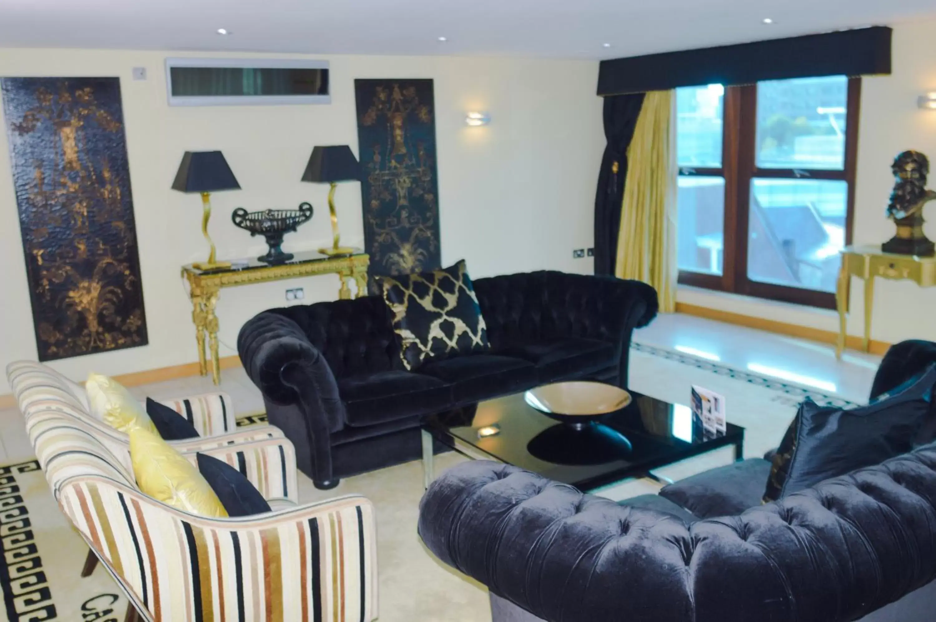 Living room, Seating Area in Posh Pads - Liverpool 1 - Apart-Hotel