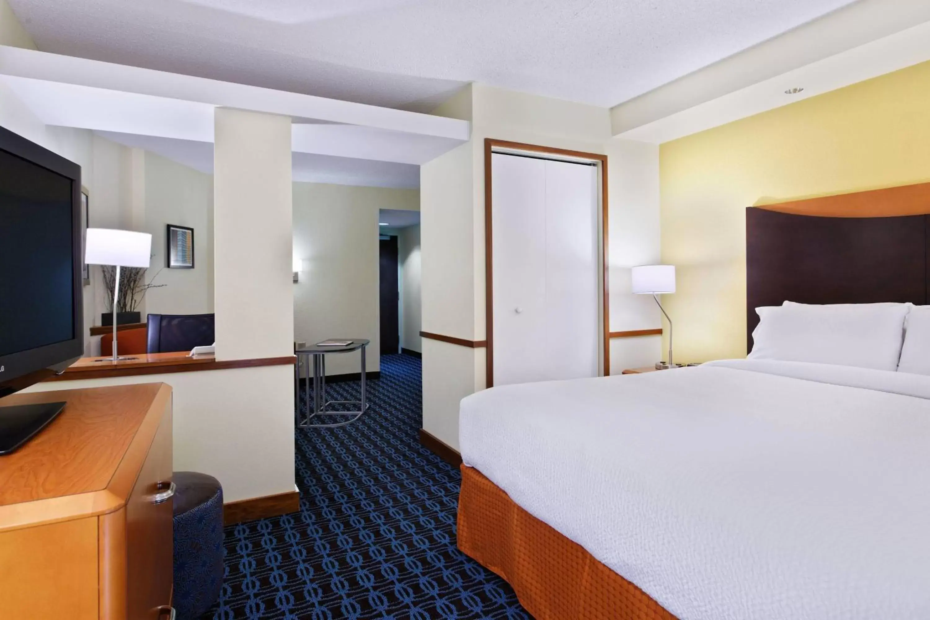 Photo of the whole room, Bed in Fairfield Inn & Suites Charlotte Arrowood