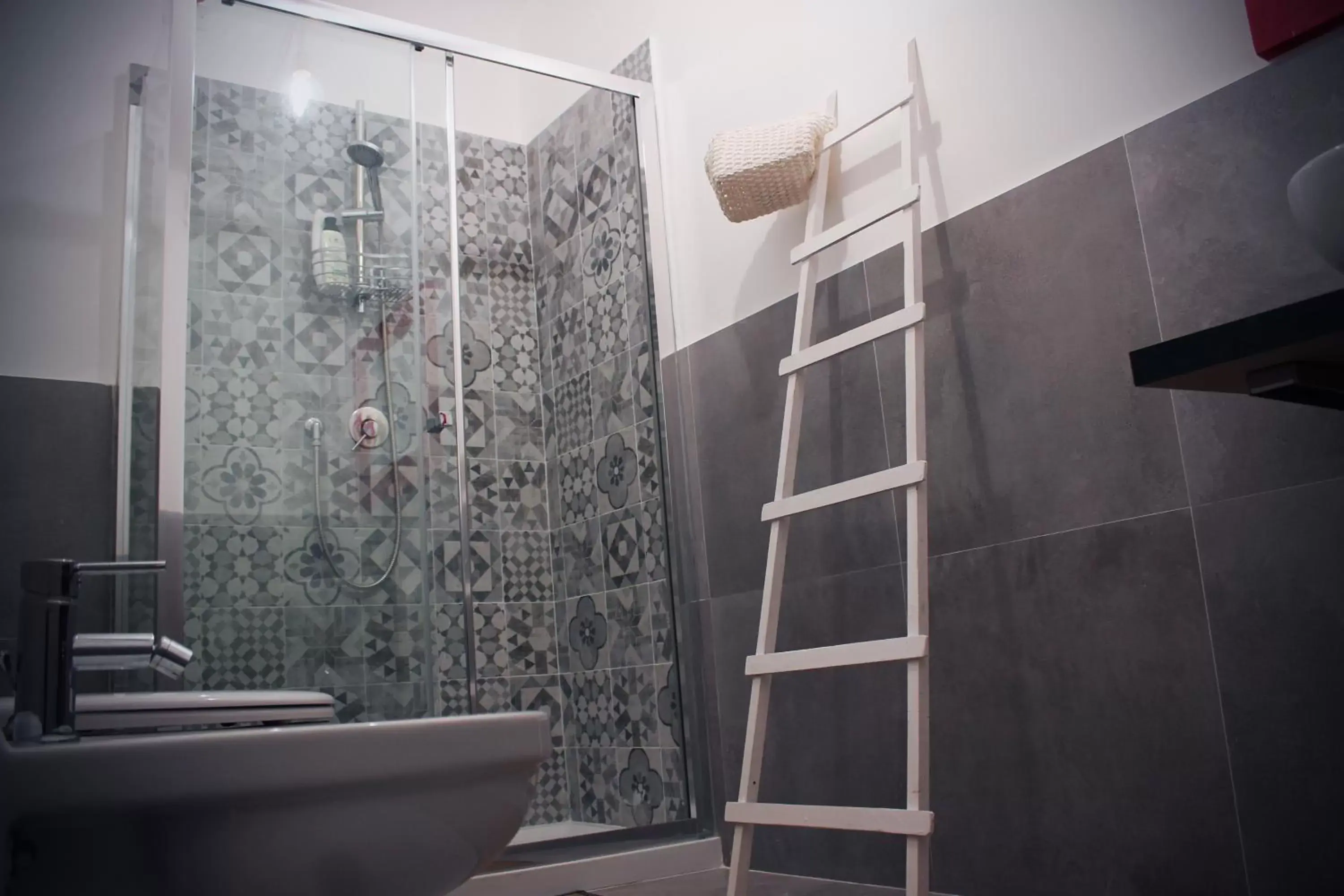 Shower, Bathroom in Palazzo delle Logge