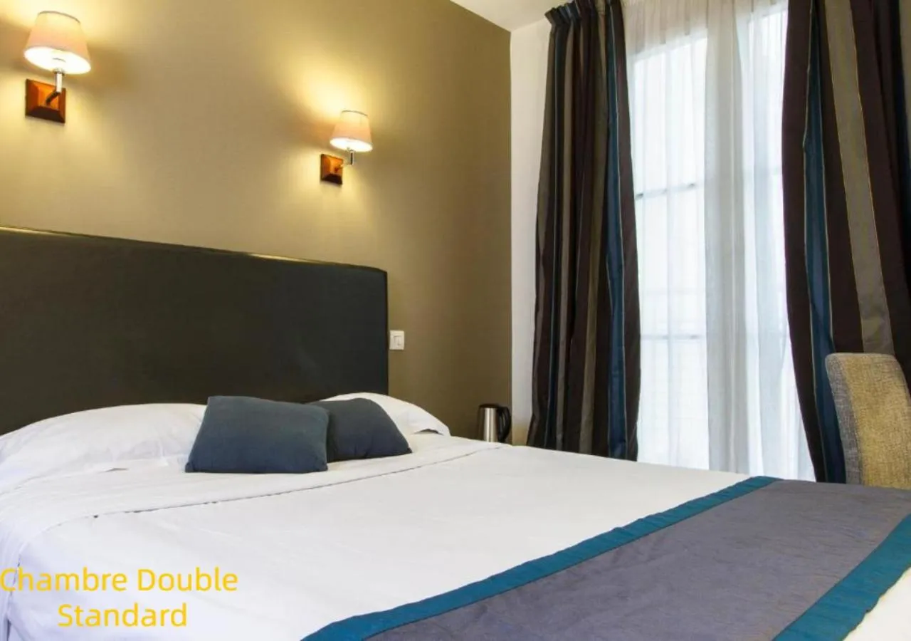 Bedroom, Bed in Hôtel Gaillon Opera