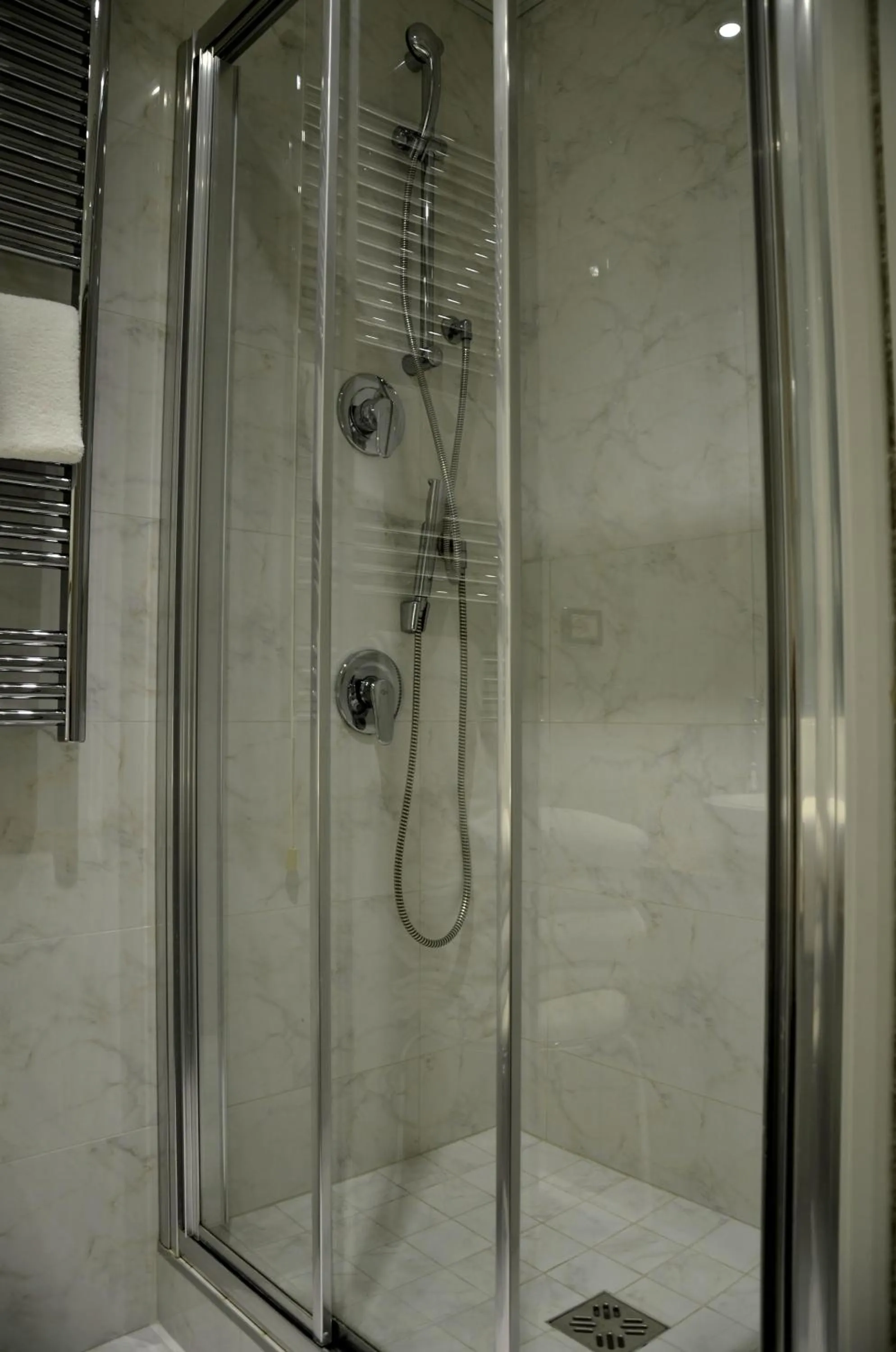 Shower in Relais Leon d'Oro