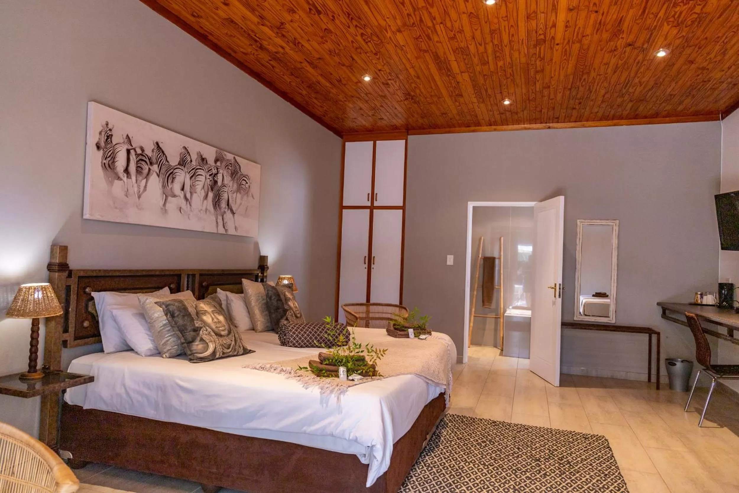 Bed in Out of Africa Town Lodge