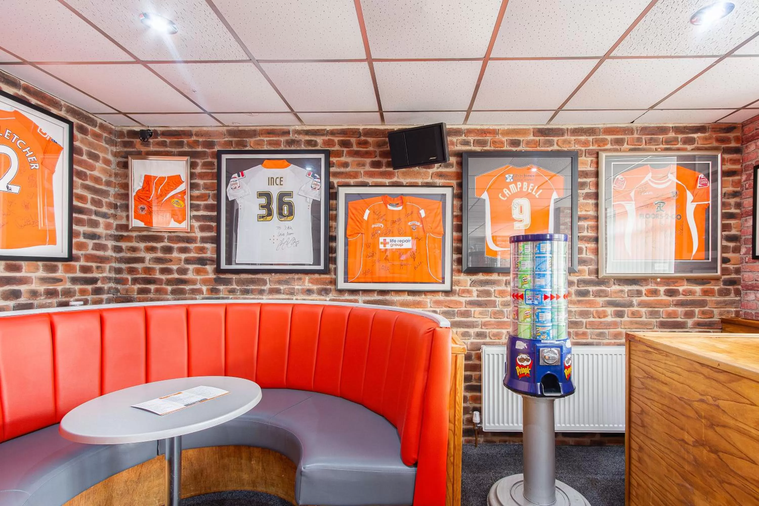 Lounge or bar in The Sandringham Court Hotel & Apartment Welcoming Large and Small Groups for 15 years