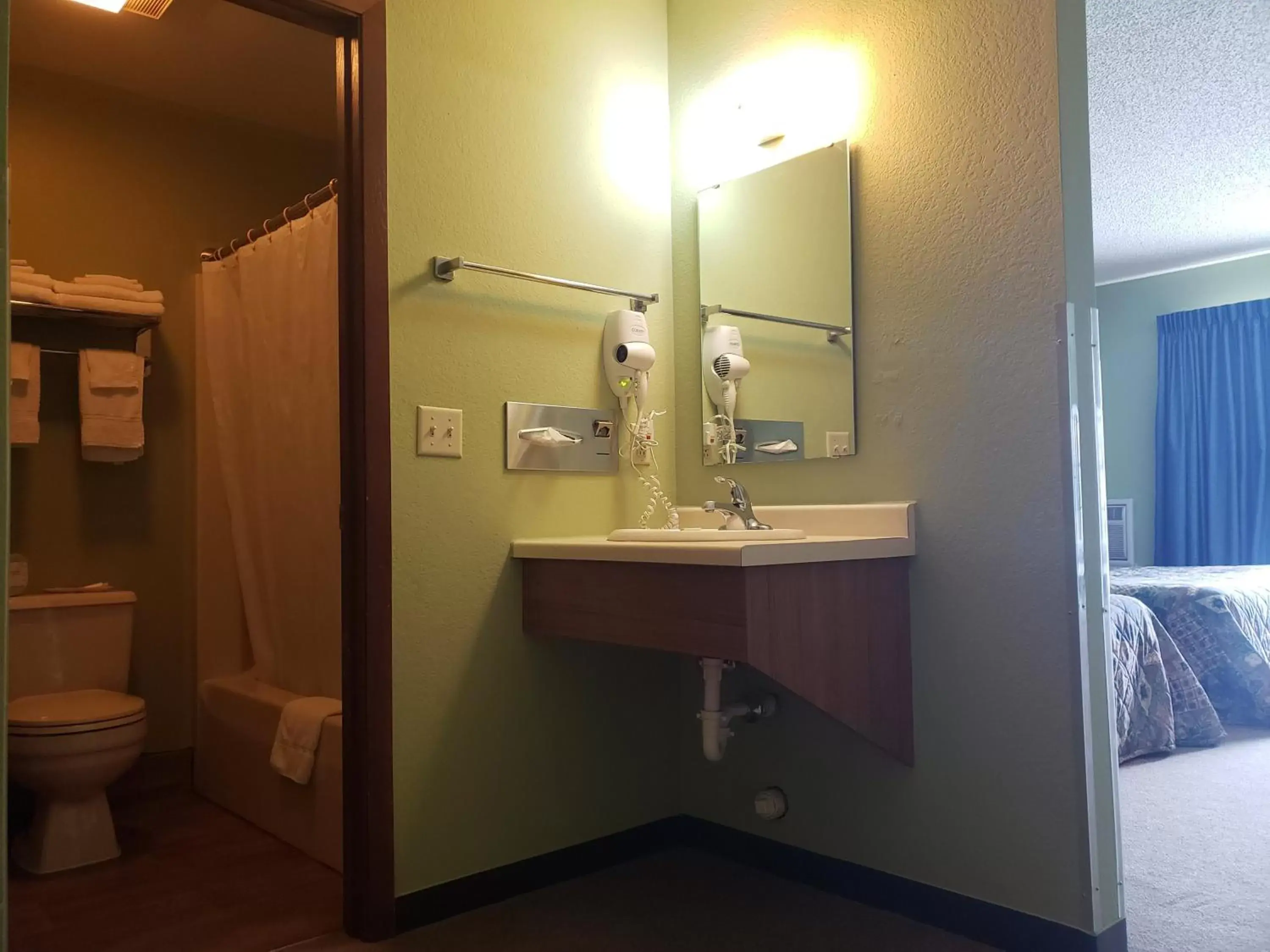 Bathroom in Harbor Lights Lodge