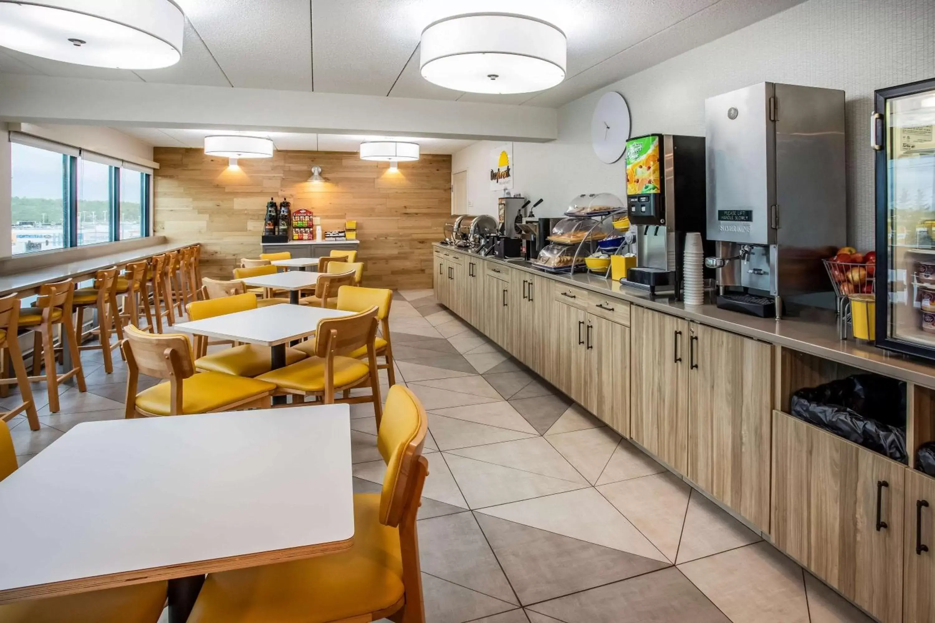 Restaurant/places to eat in Days Inn & Suites by Wyndham Duluth by the Mall Restaurant/places to eat in Days Inn & Suites by Wyndham Duluth by the Mall