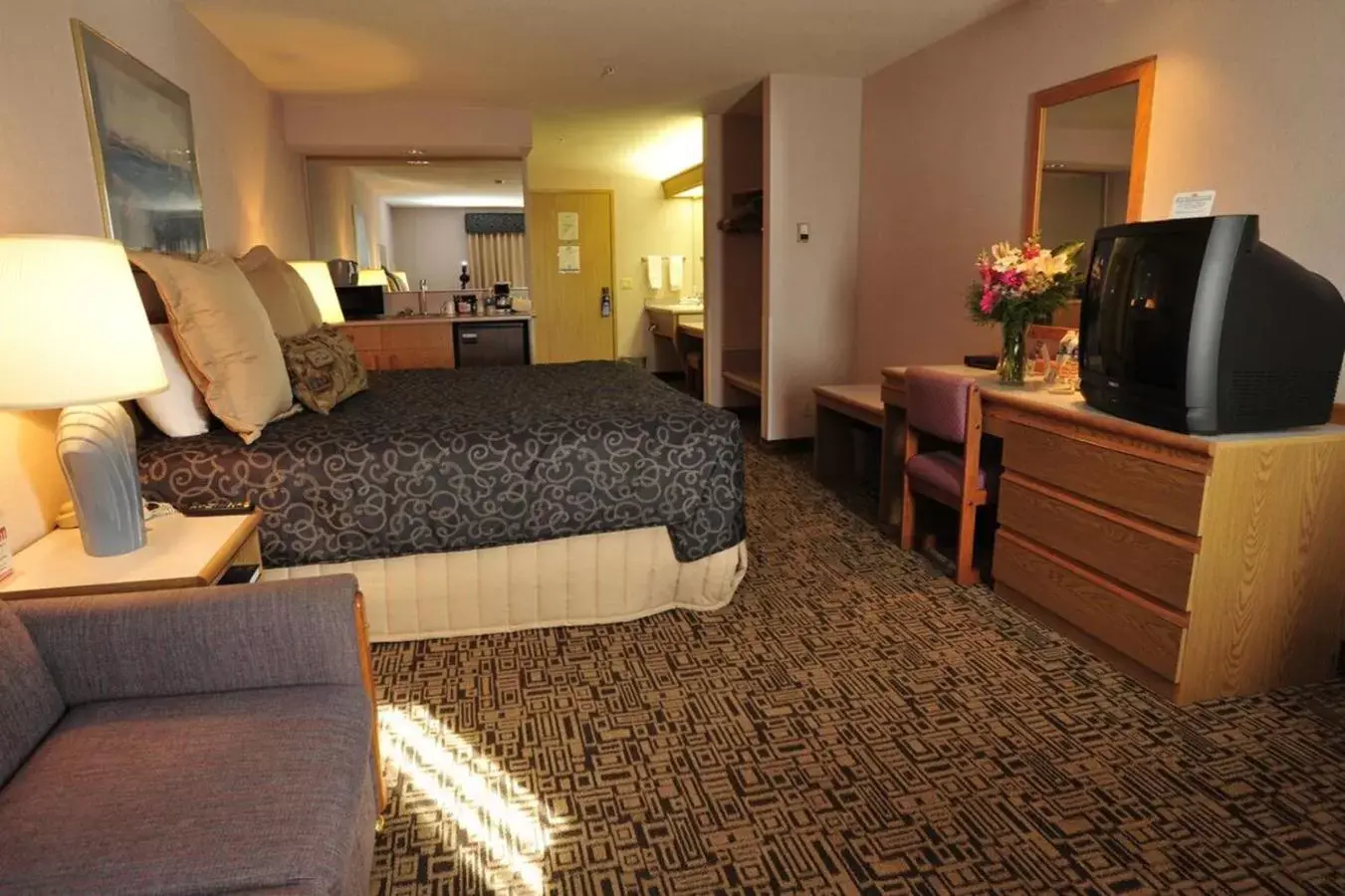 Photo of the whole room, Seating Area in Shilo Inn Suites Tillamook