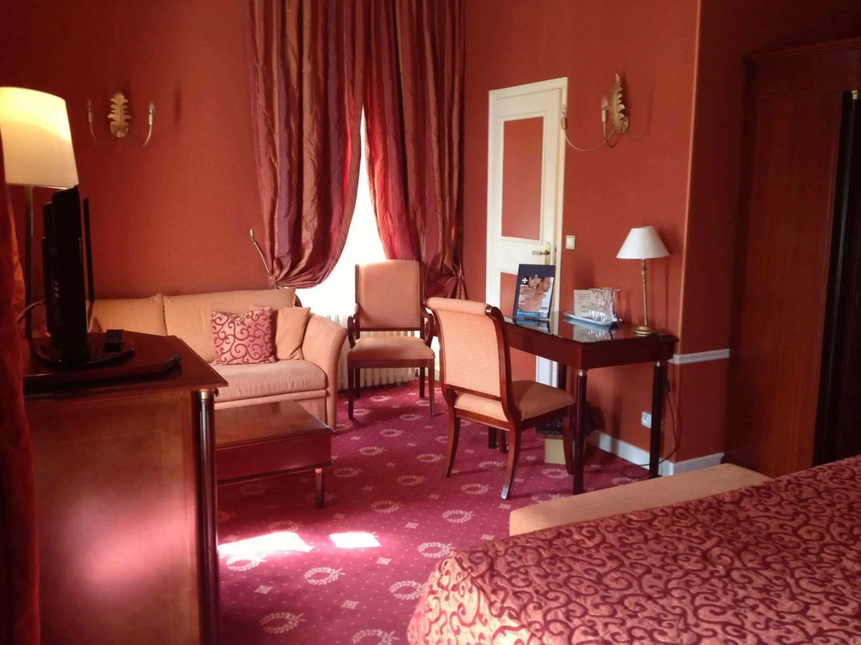 Photo of the whole room, Seating Area in Hôtel Les Maréchaux