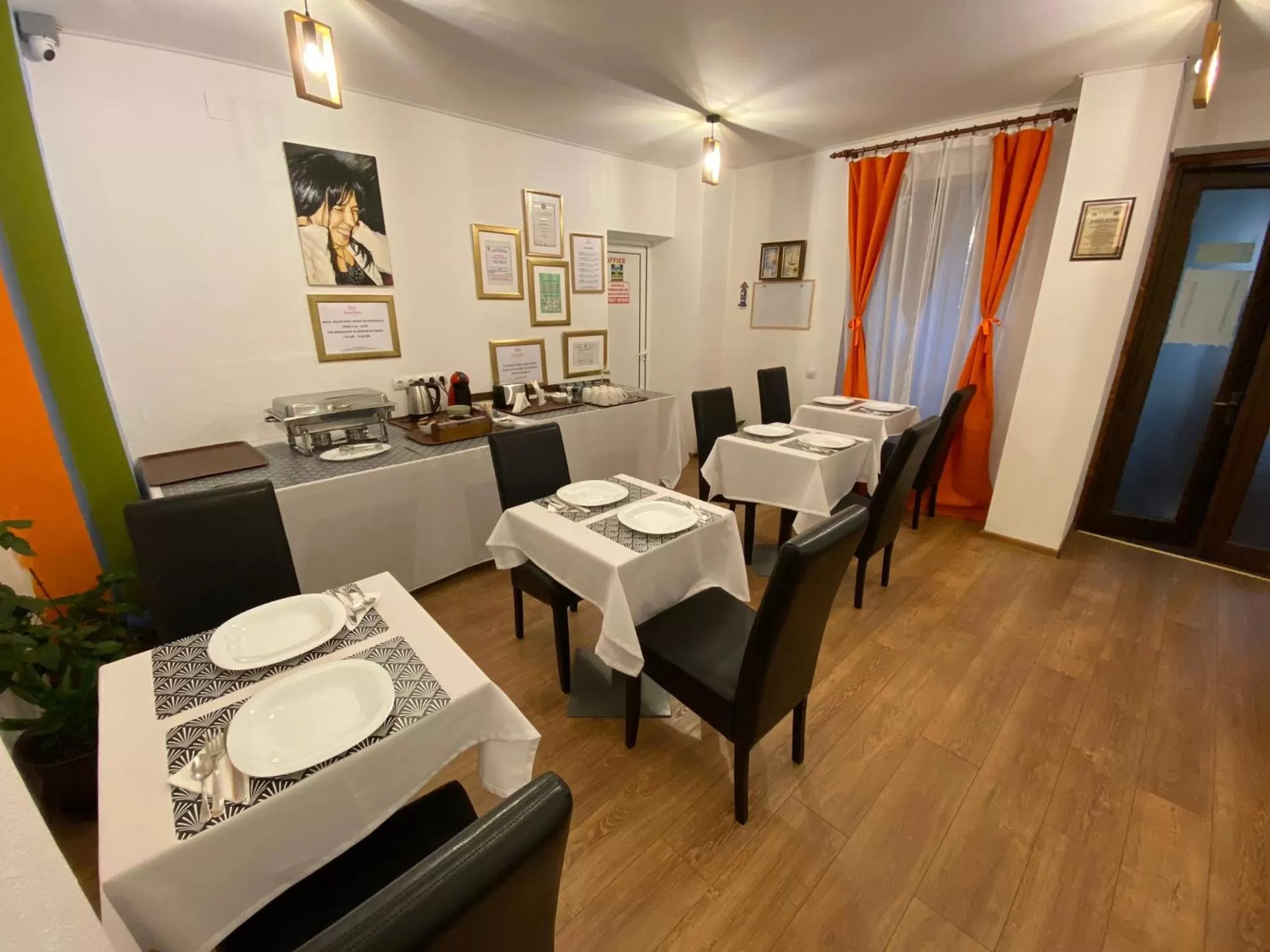 Dining area in Pensiunea Pictorilor