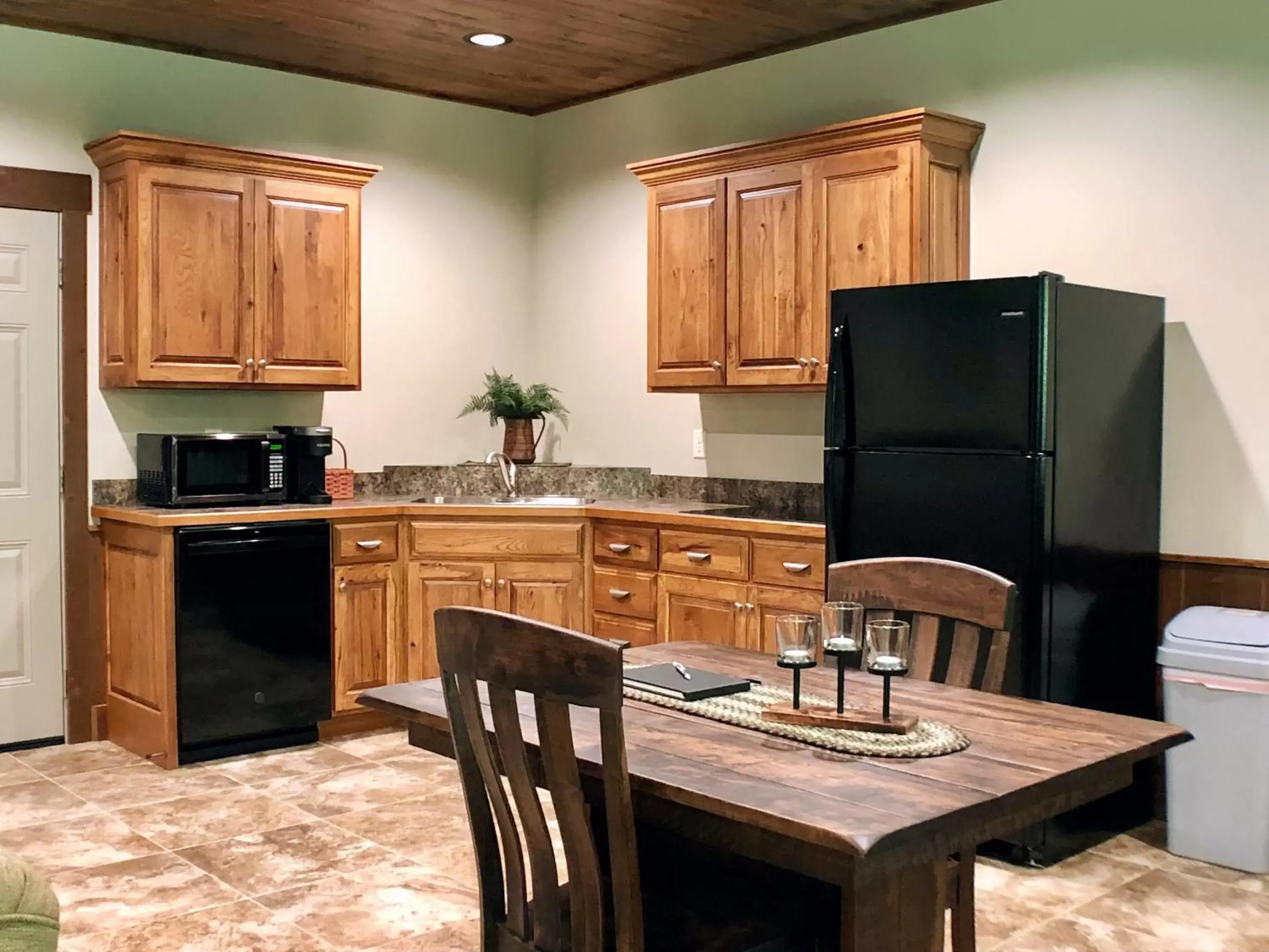 Kitchen/Kitchenette in Sojourner's Lodge & Log Cabin Suites