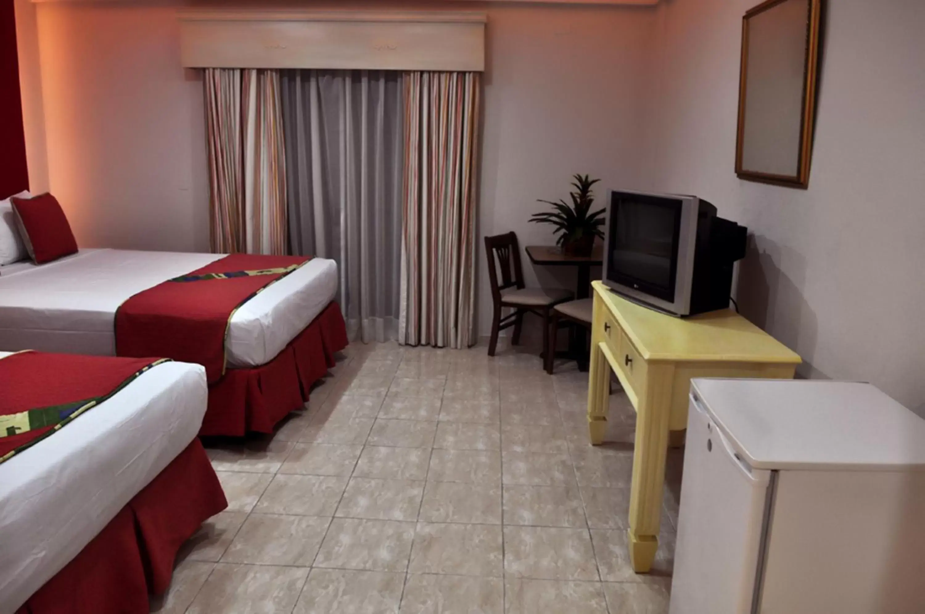 Bedroom, Bed in Hotel & Casino Flamboyan