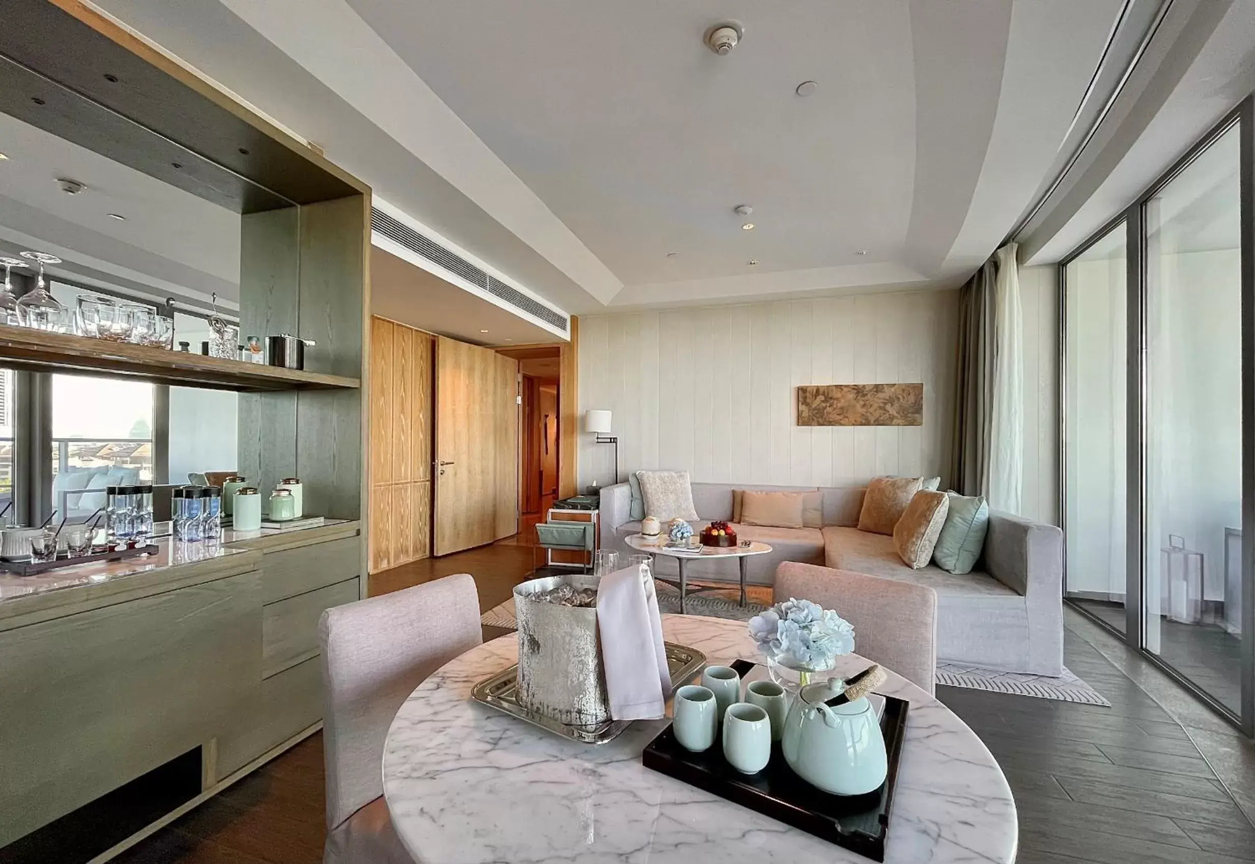 Living room, Restaurant/Places to Eat in Rosewood Sanya