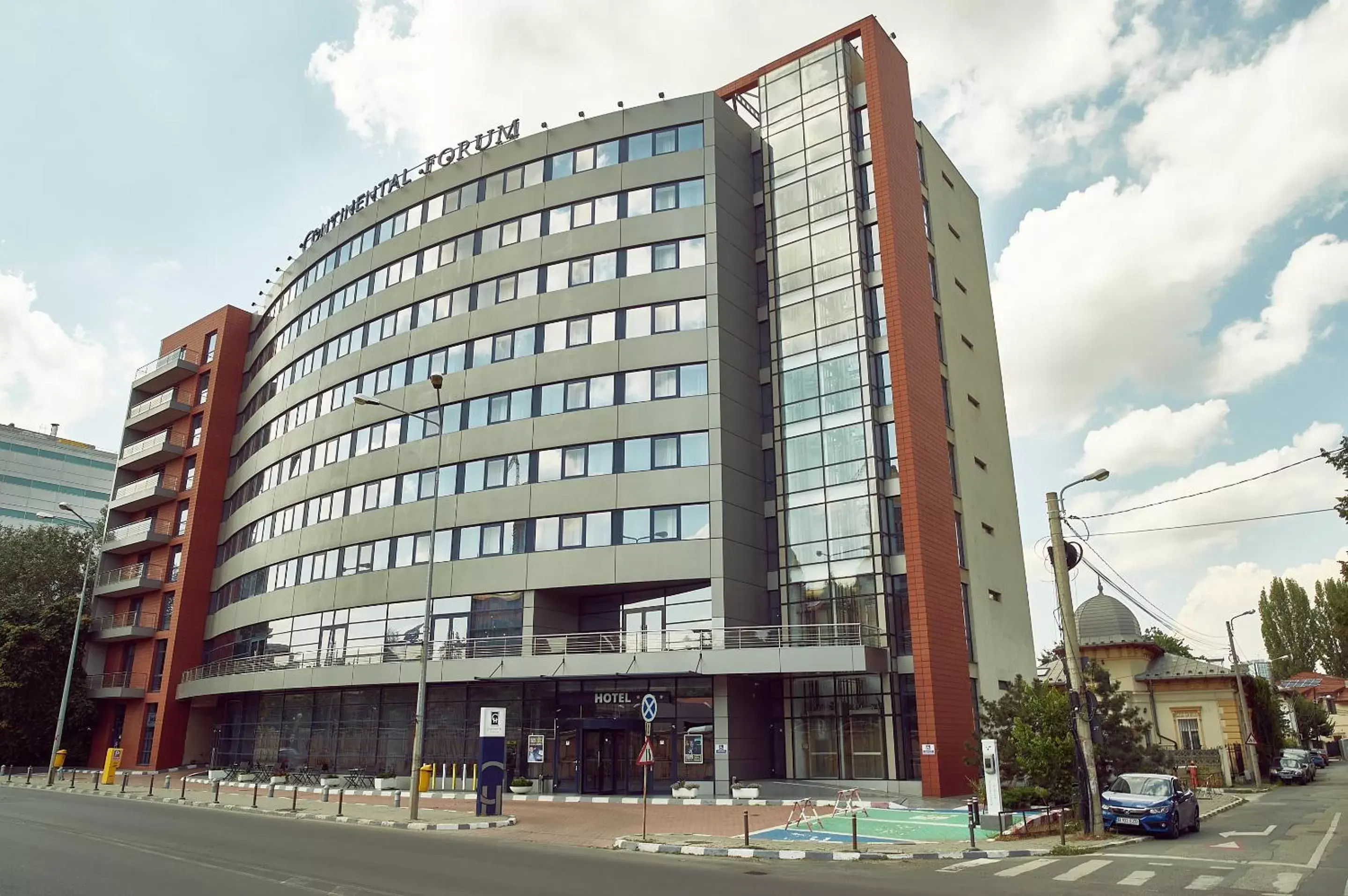 Property Building in Continental Forum Bucuresti Palatul Parlamentului