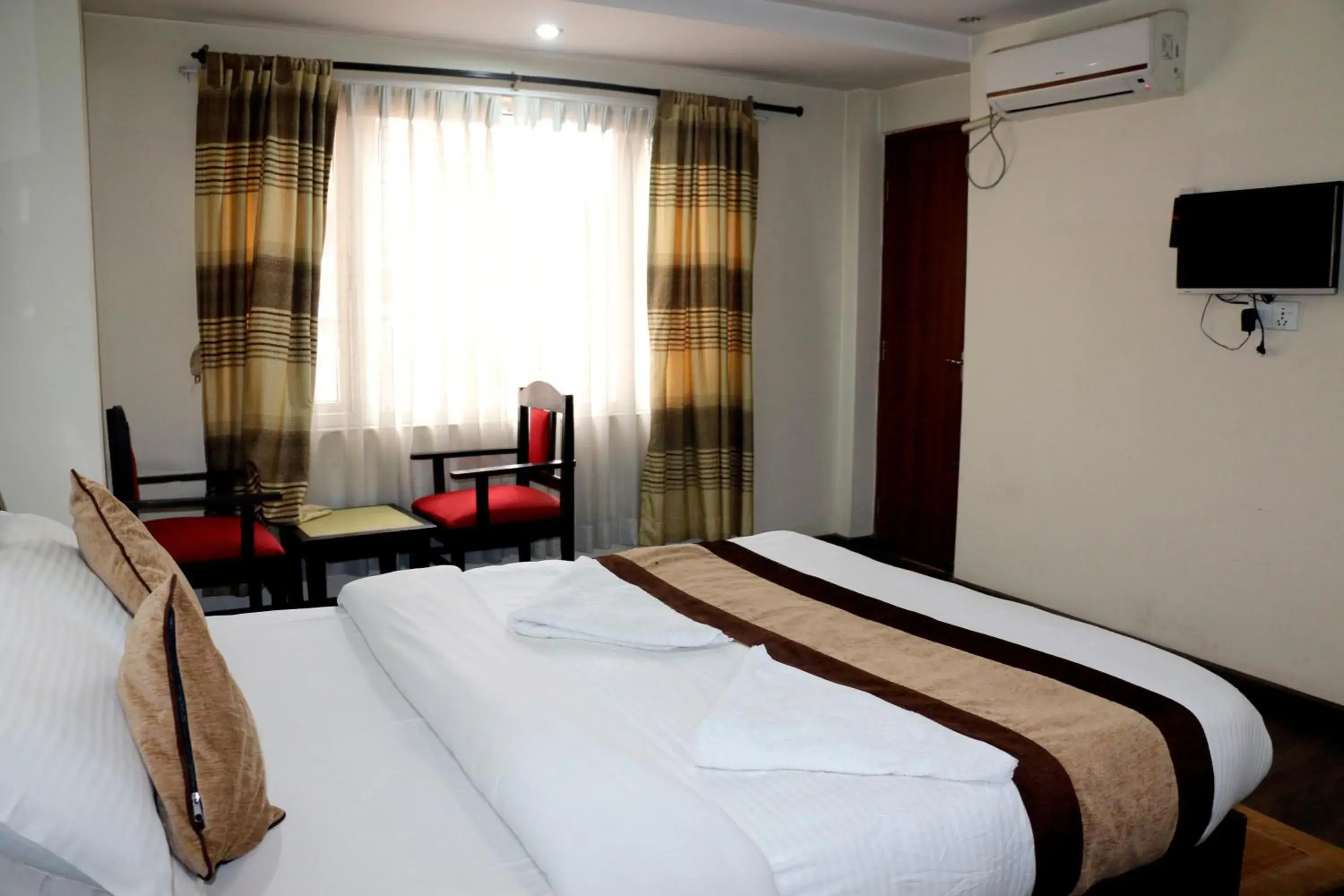 Bedroom, Bed in Alpine Hotel & Apartment