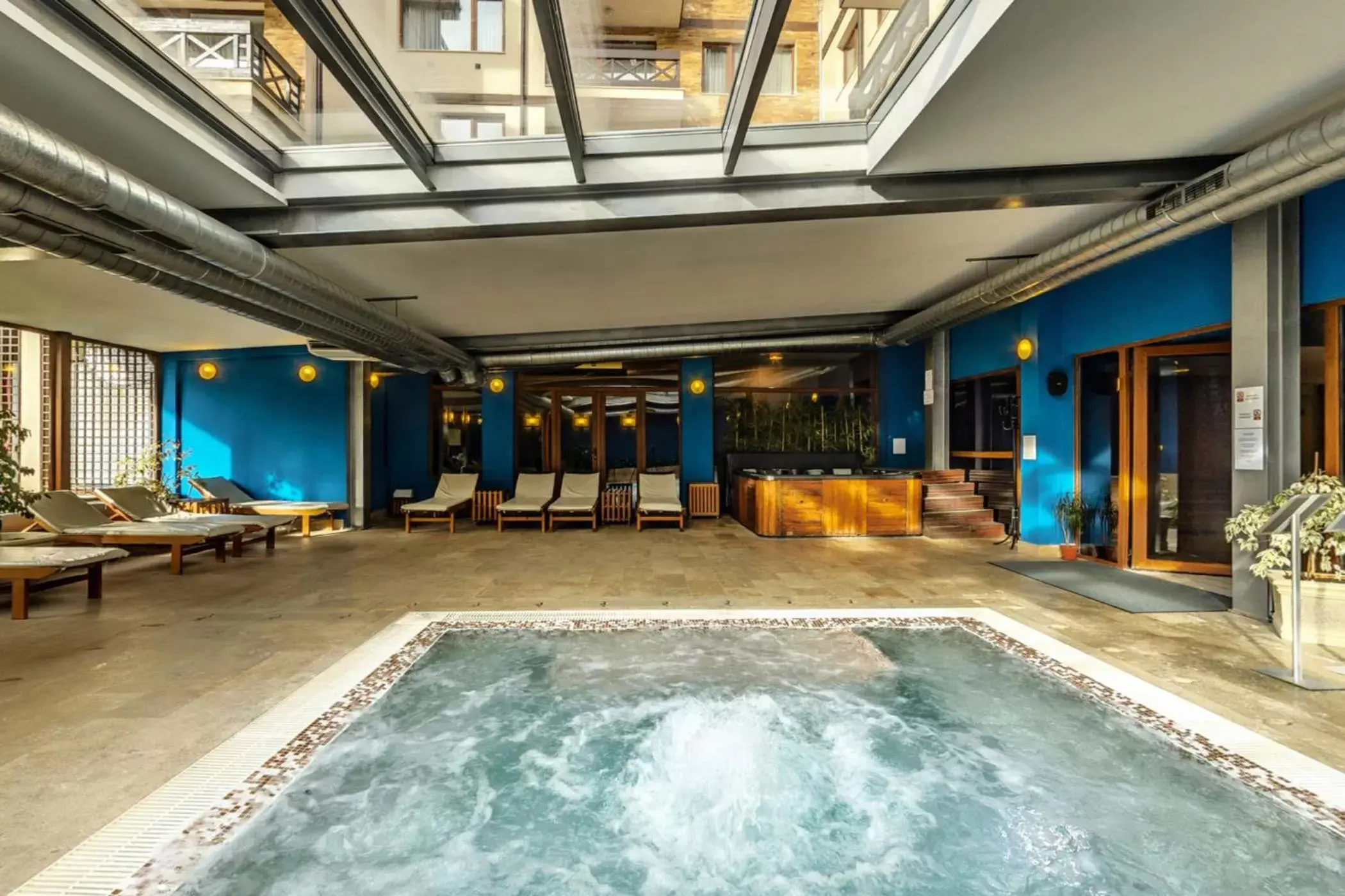 Hot Tub, Swimming Pool in Regnum Bansko Ski Hotel & SPA