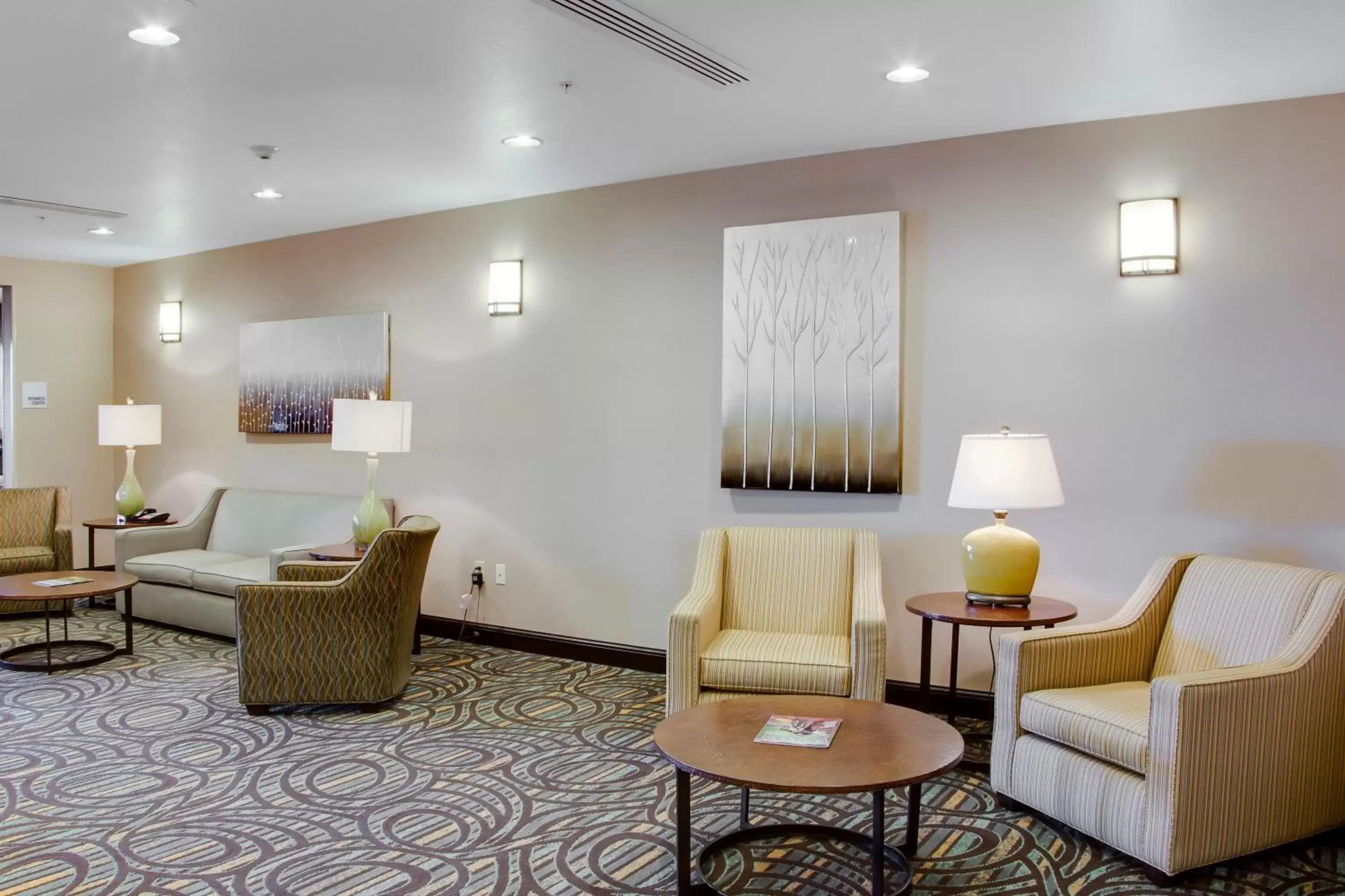 Lobby or reception, Seating Area in Holiday Inn Express & Suites Nevada, an IHG Hotel