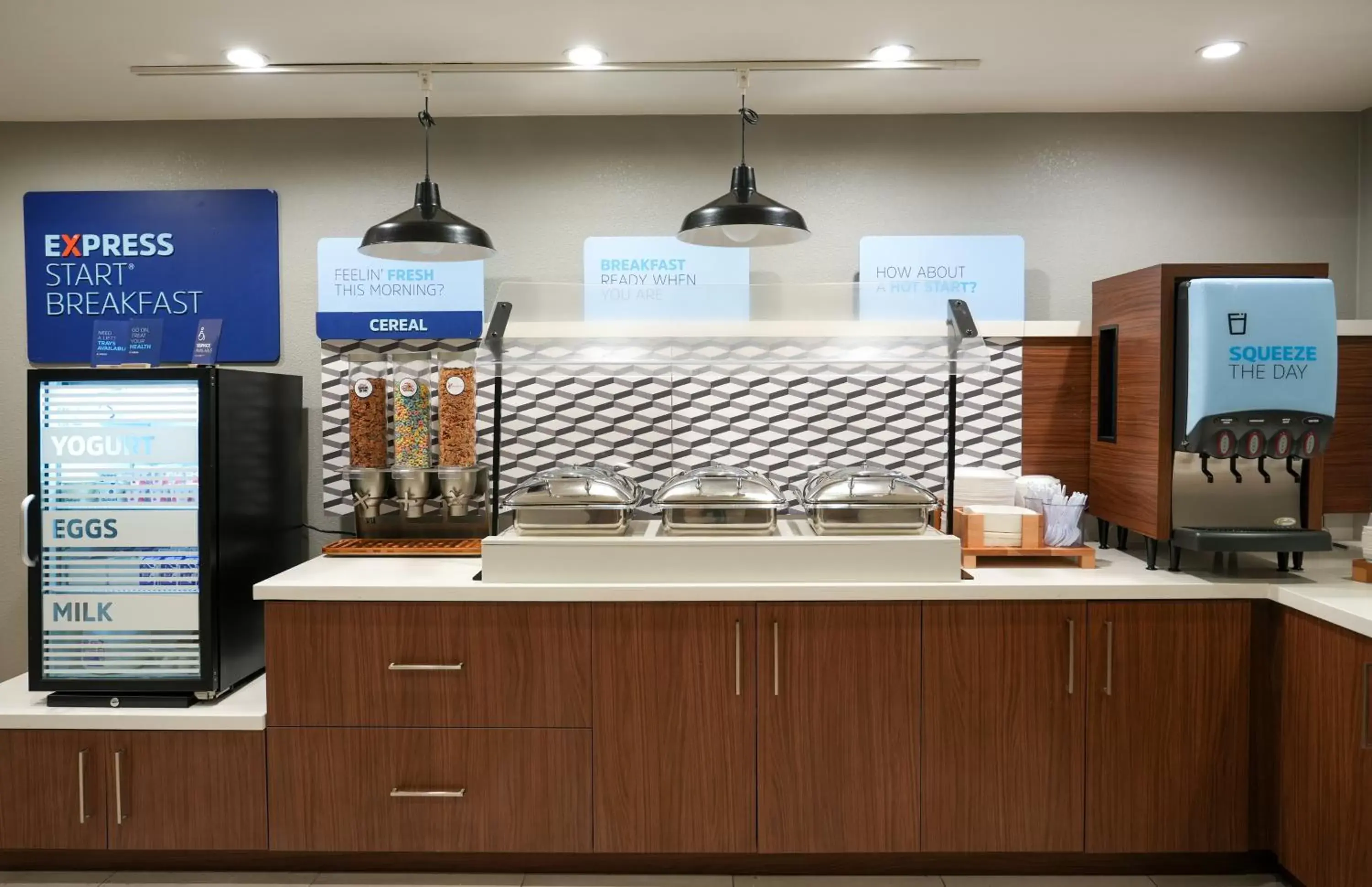 Kitchen or kitchenette in Holiday Inn Express Hotel & Suites Cedar Hill, an IHG Hotel