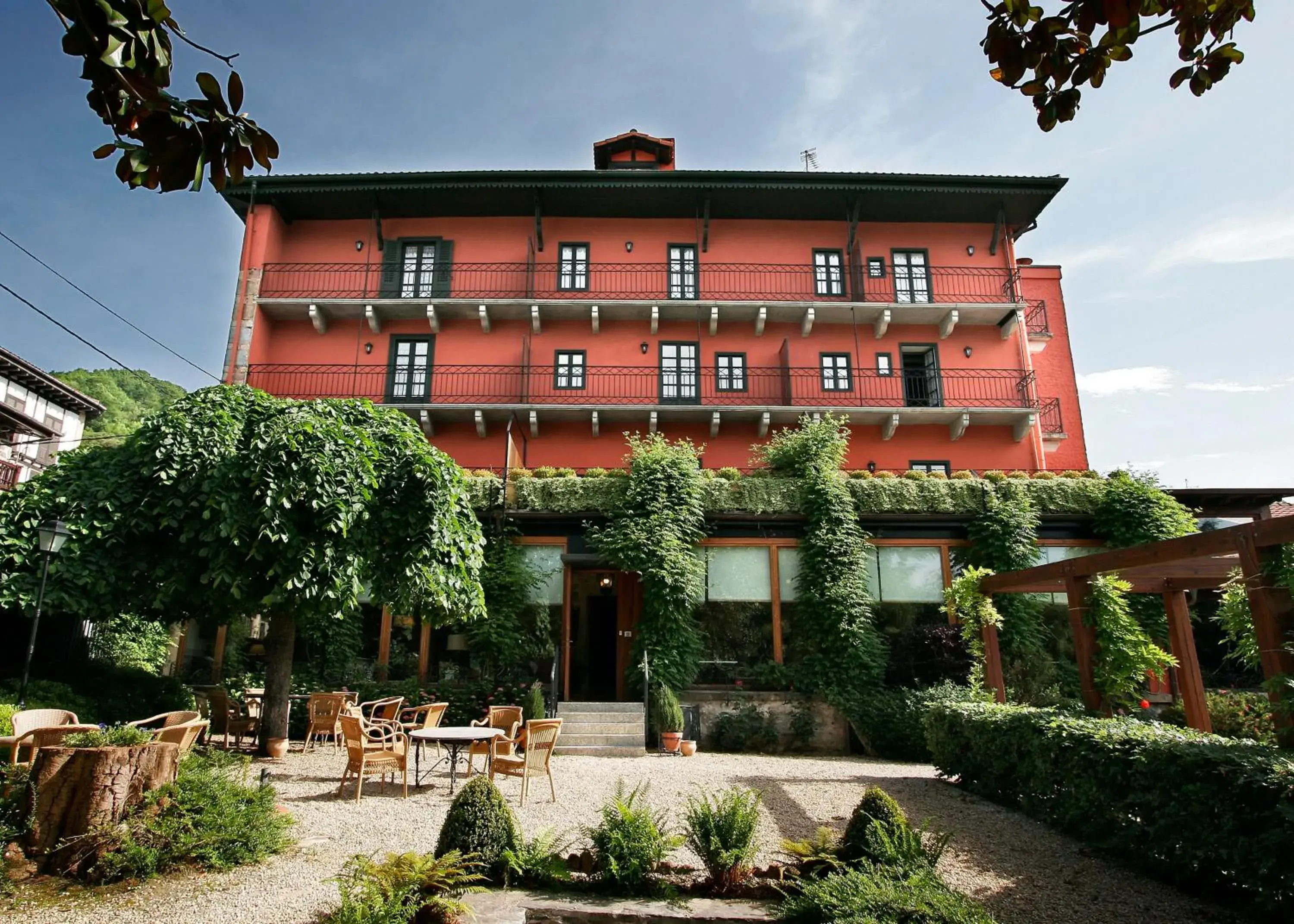 Facade/entrance, Property Building in Churrut Hotel