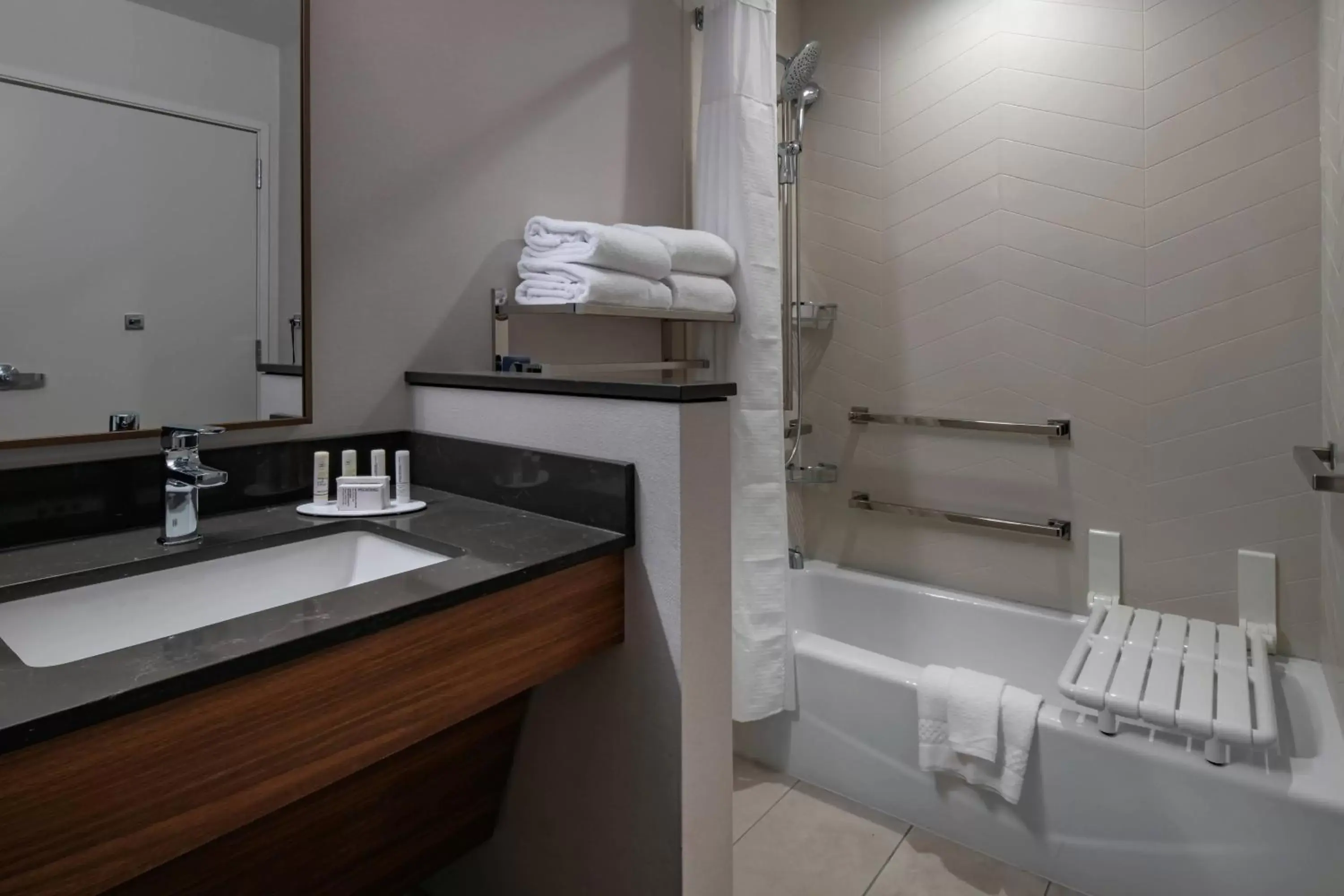 Bathroom in Fairfield Inn & Suites by Marriott Klamath Falls