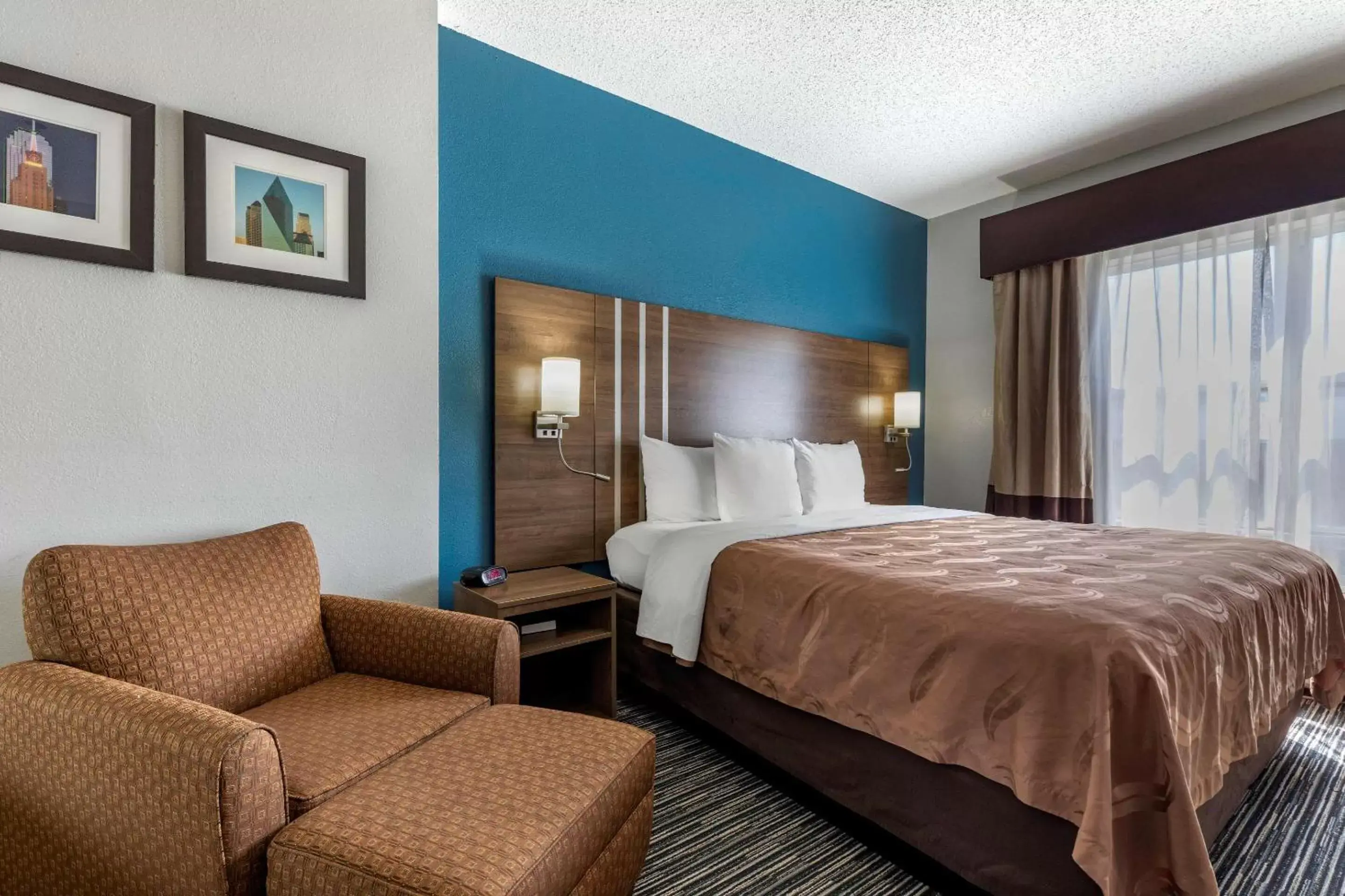 Bedroom, Bed in Quality Inn & Suites I-35 E/Walnut Hill