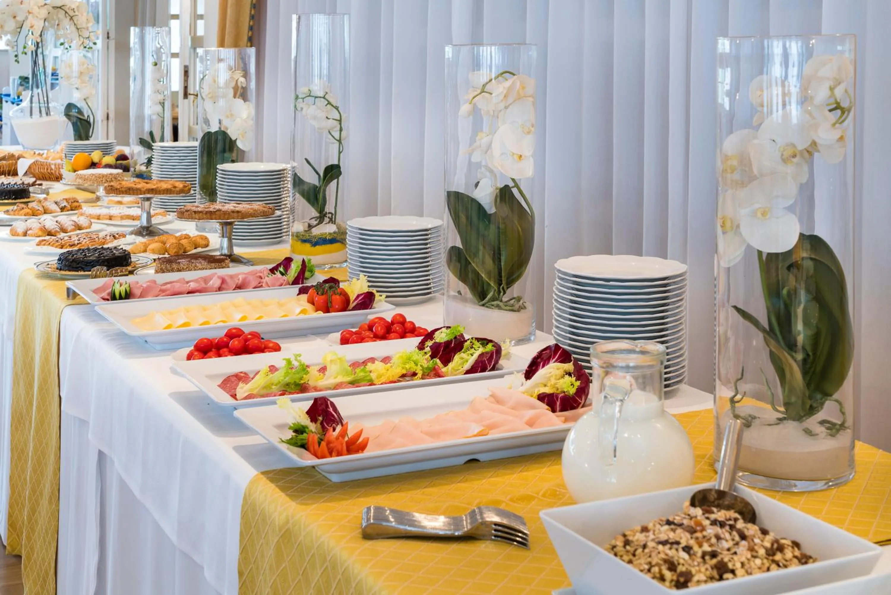 Buffet breakfast in Sant Alphio Garden Hotel & SPA