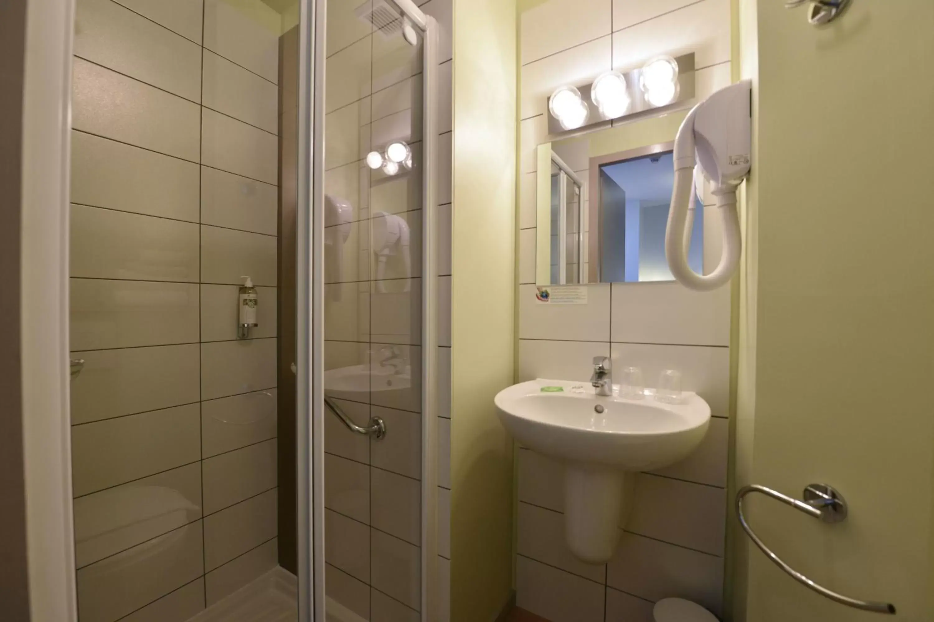 Bathroom in Accostage Hôtel Plage de la Concurrence