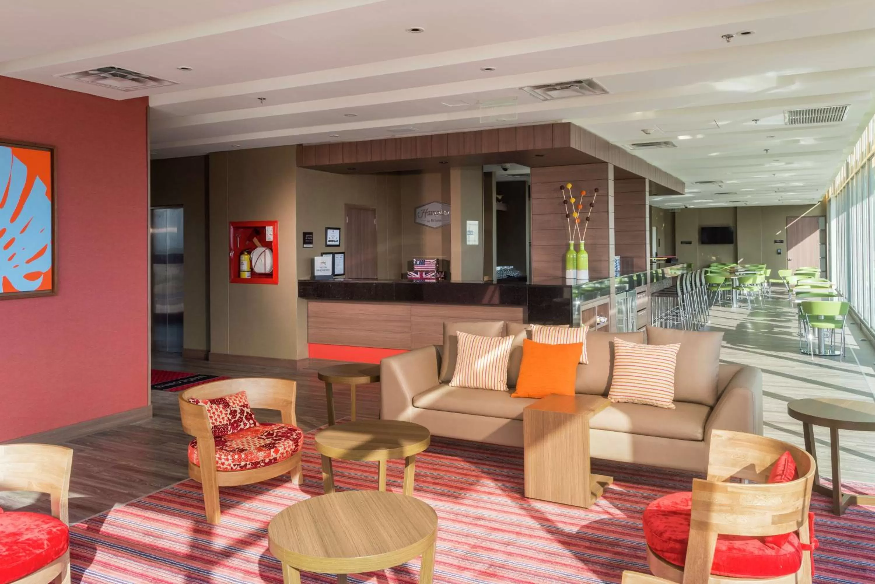 Living room in Hampton By Hilton Yopal